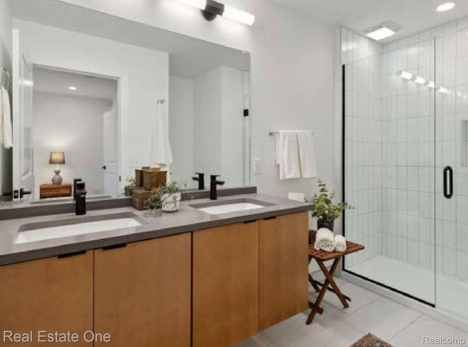 1547 Pallister Street Unit: 11