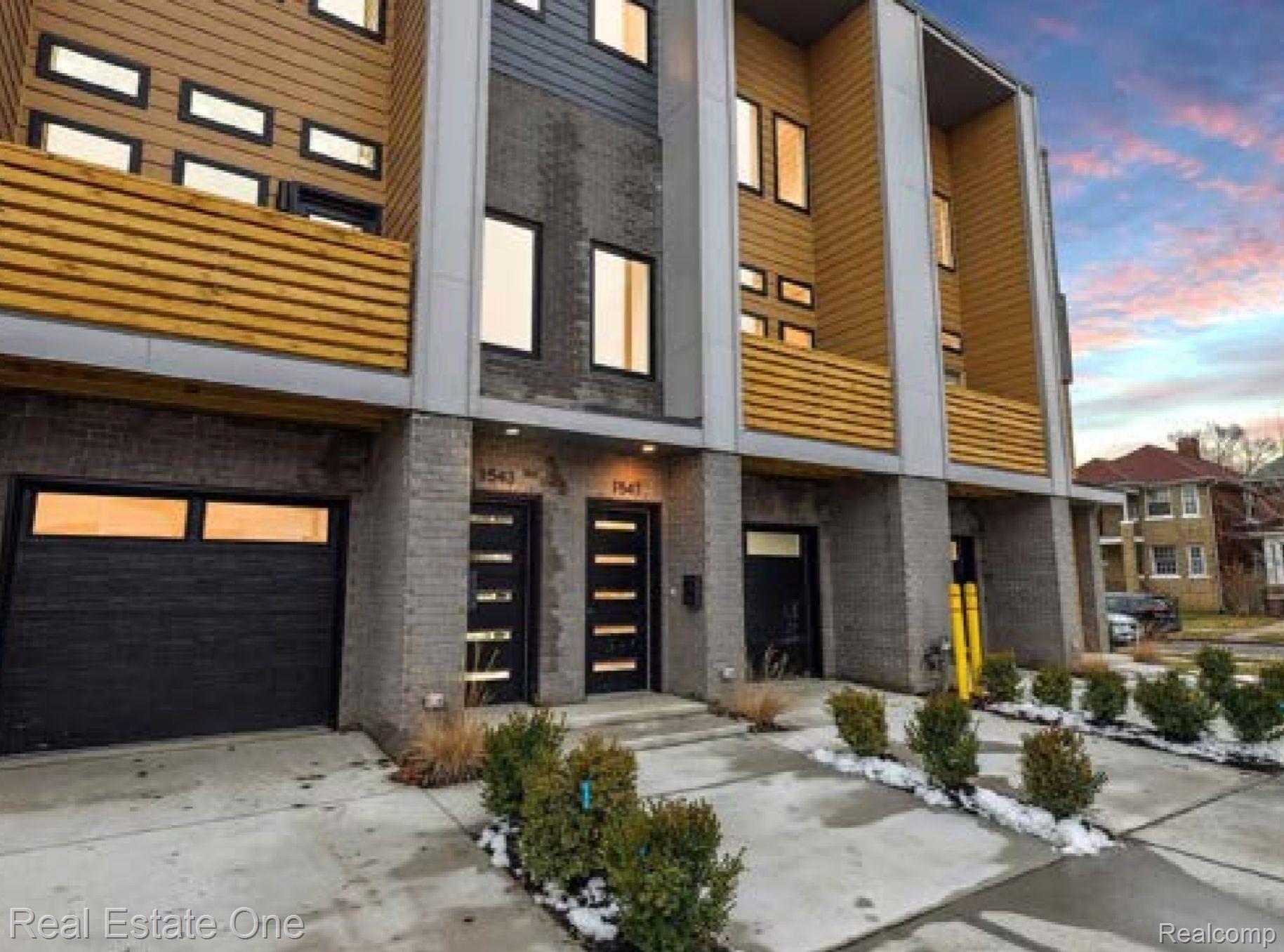 1547 Pallister Street Unit: 11