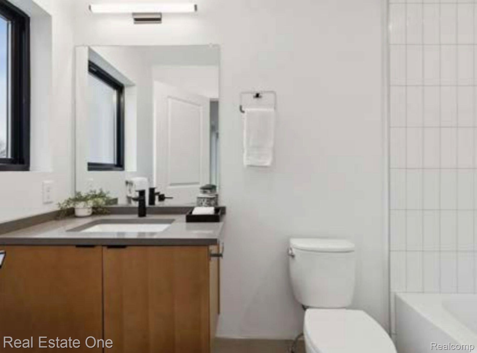 1547 Pallister Street Unit: 11