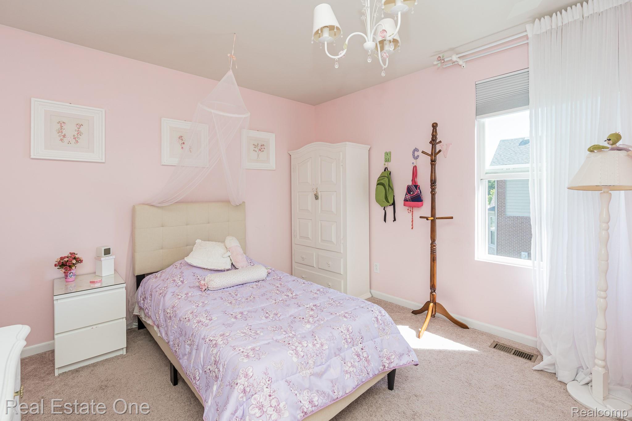 124 Oakland Crest Drive