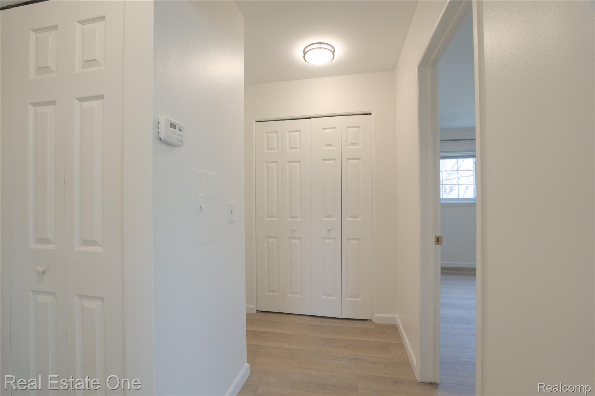 657 E Fox Hills Drive