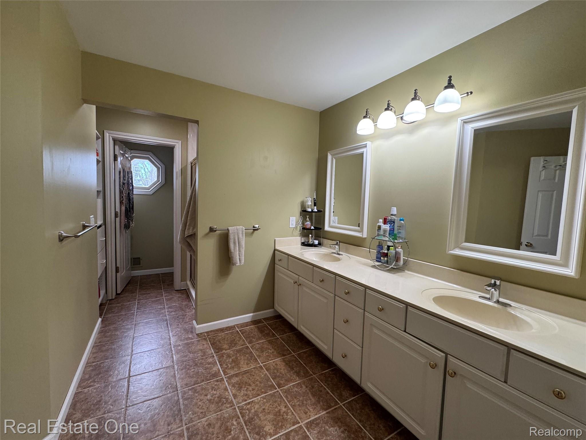 2171 Crystal Drive Unit: 28
