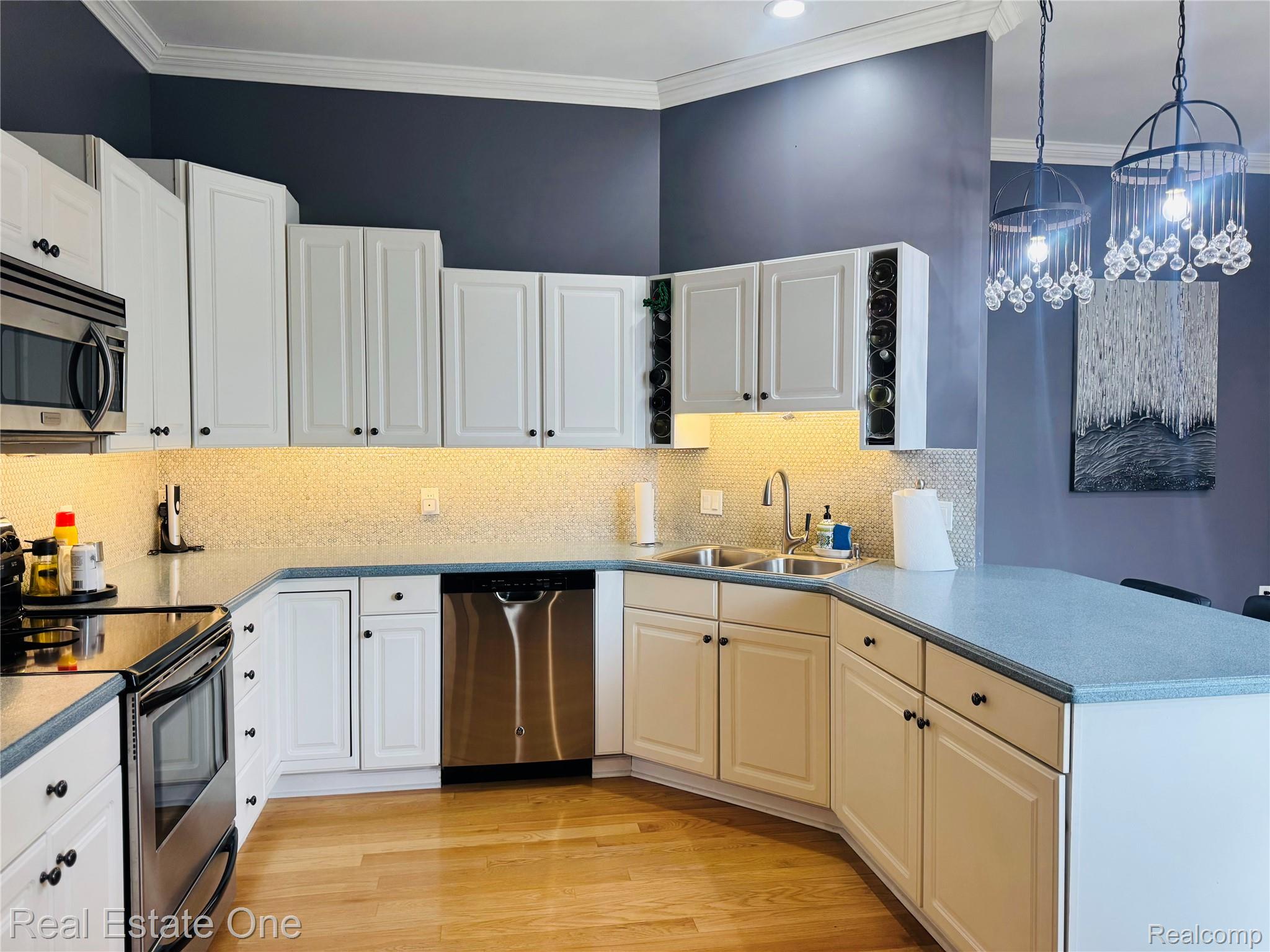 2171 Crystal Drive Unit: 28