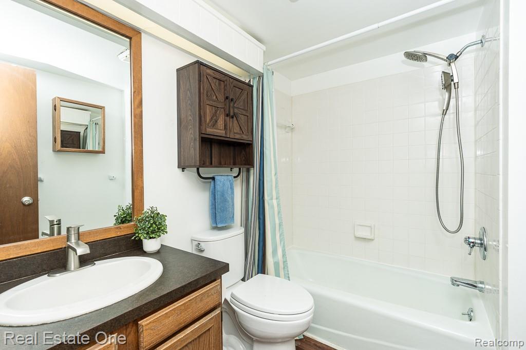 205 E Jolly Road Unit: 1
