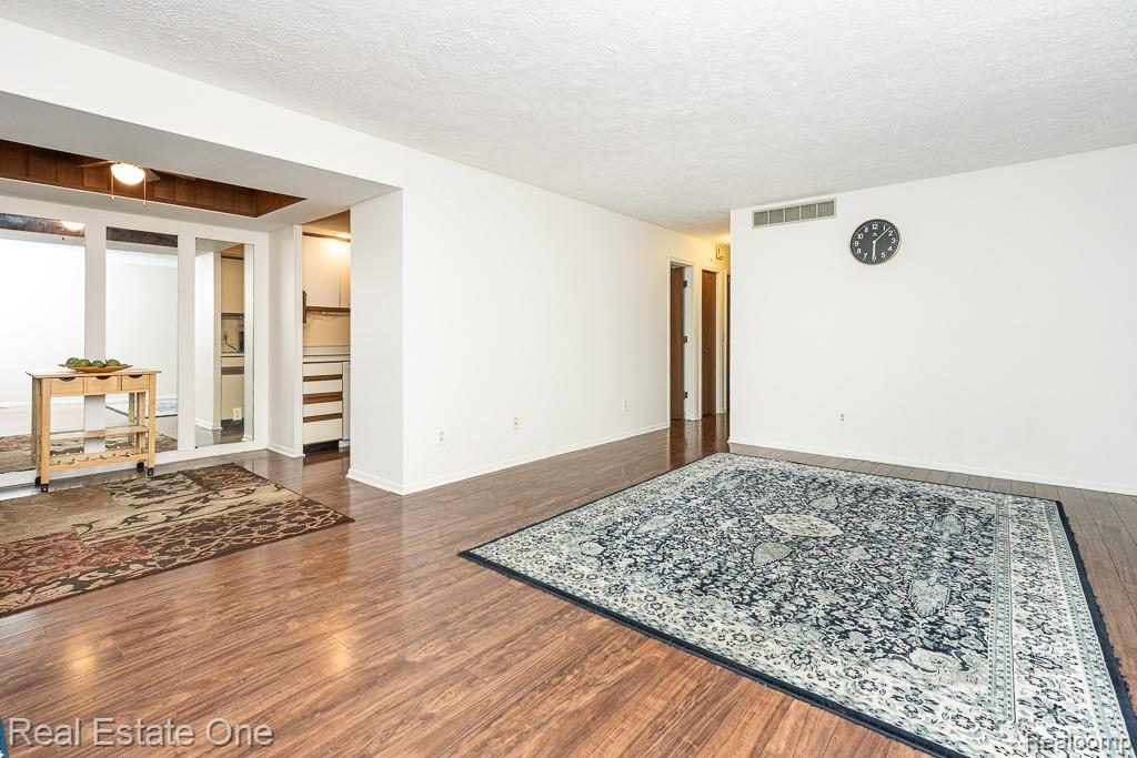 205 E Jolly Road Unit: 1
