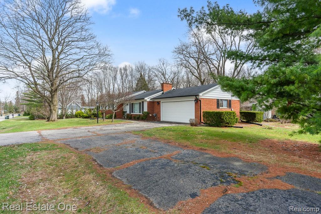 3161 Woodcrest Road