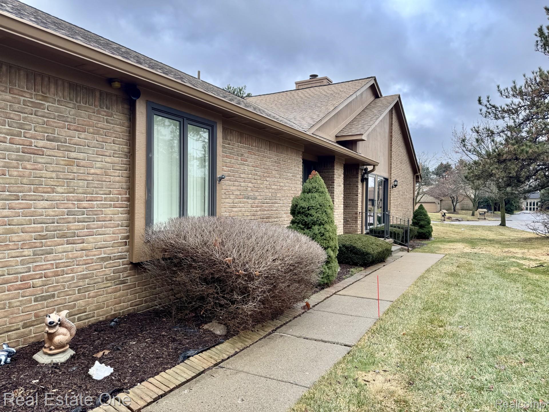 2136 London Bridge Drive