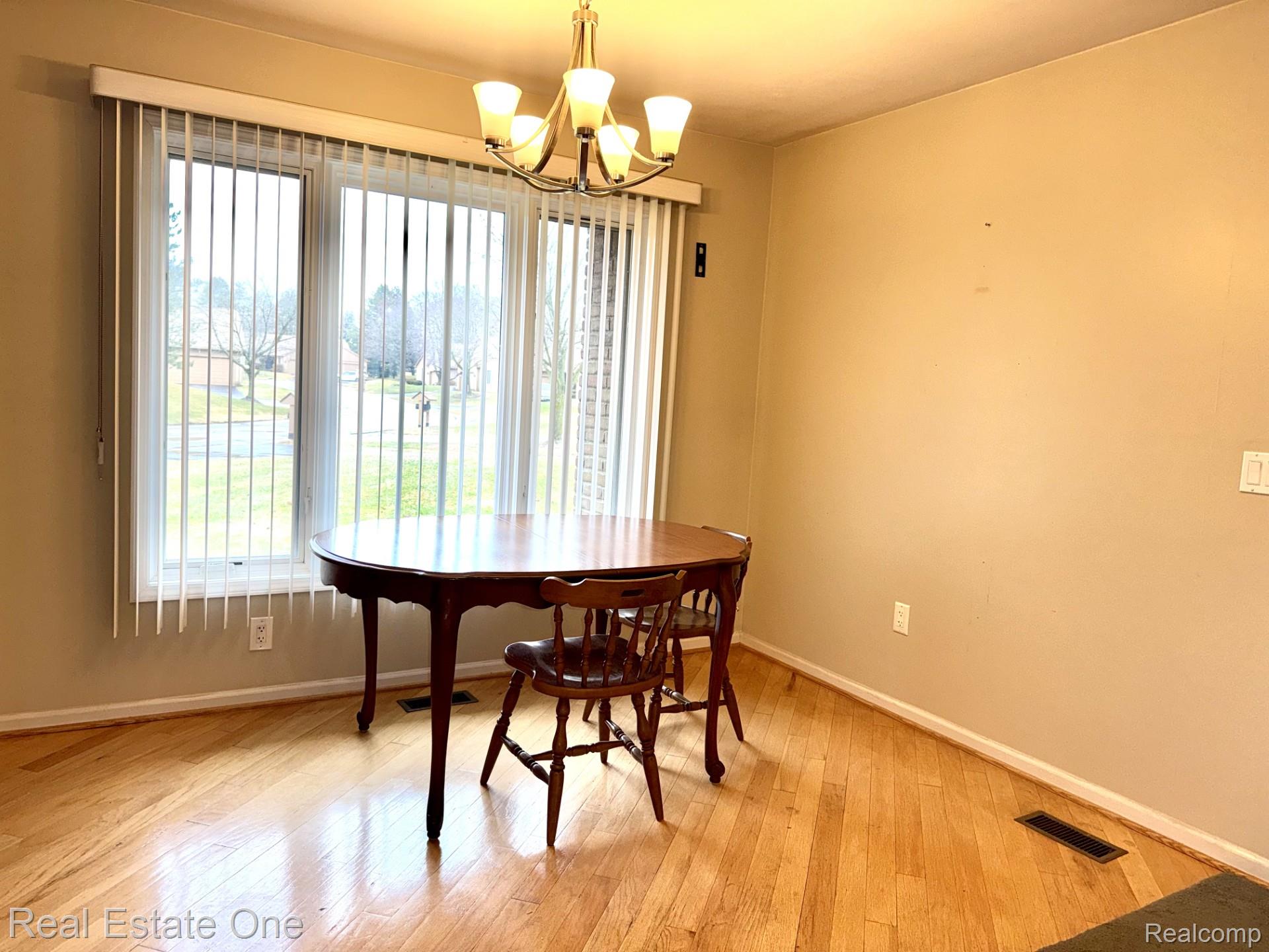 2136 London Bridge Drive