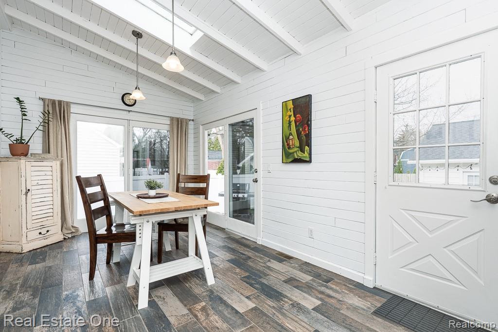 1212 Mayfield Drive