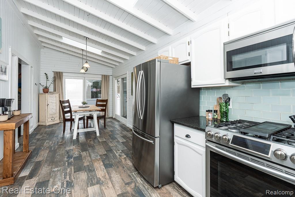 1212 Mayfield Drive
