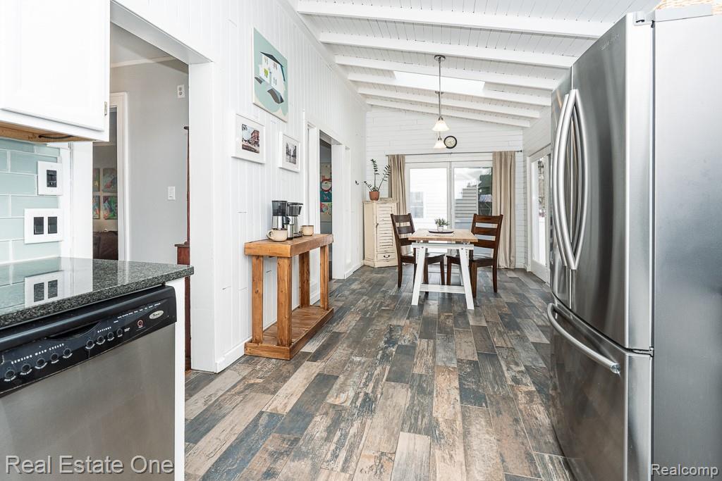 1212 Mayfield Drive
