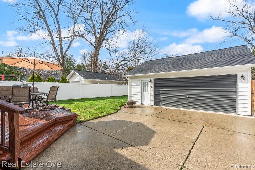 1212 Mayfield Drive
