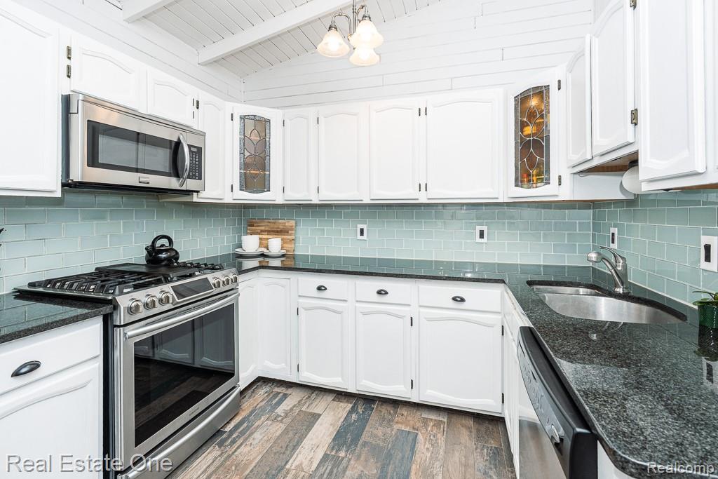 1212 Mayfield Drive