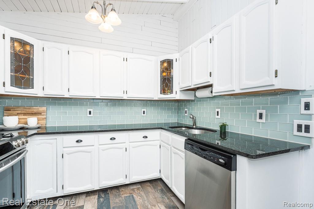 1212 Mayfield Drive