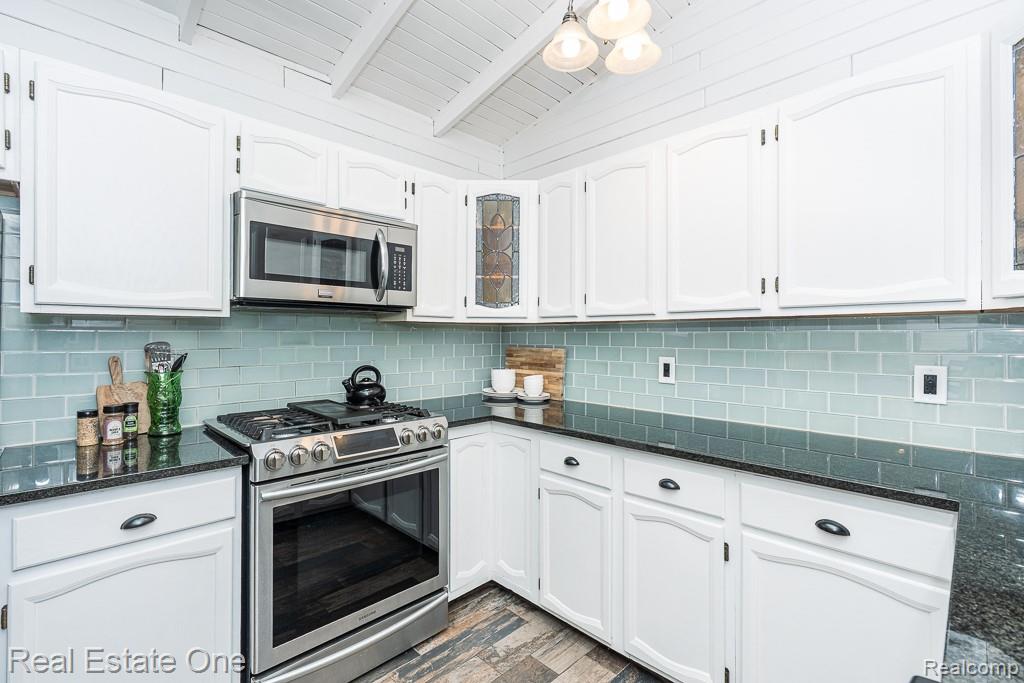 1212 Mayfield Drive