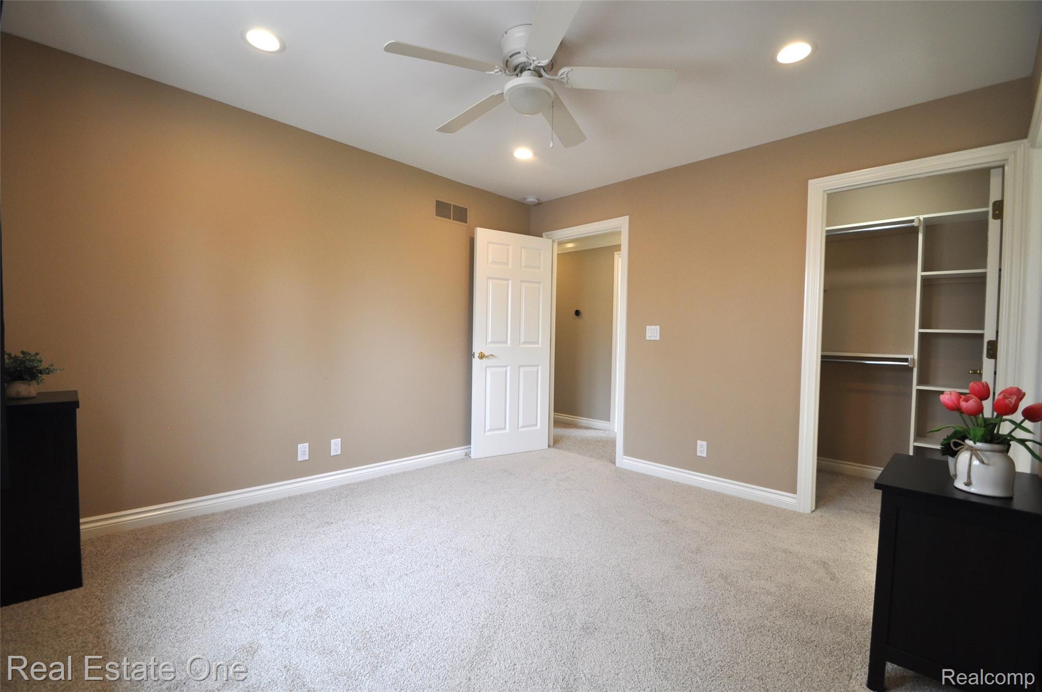 3648 W Tienken Road