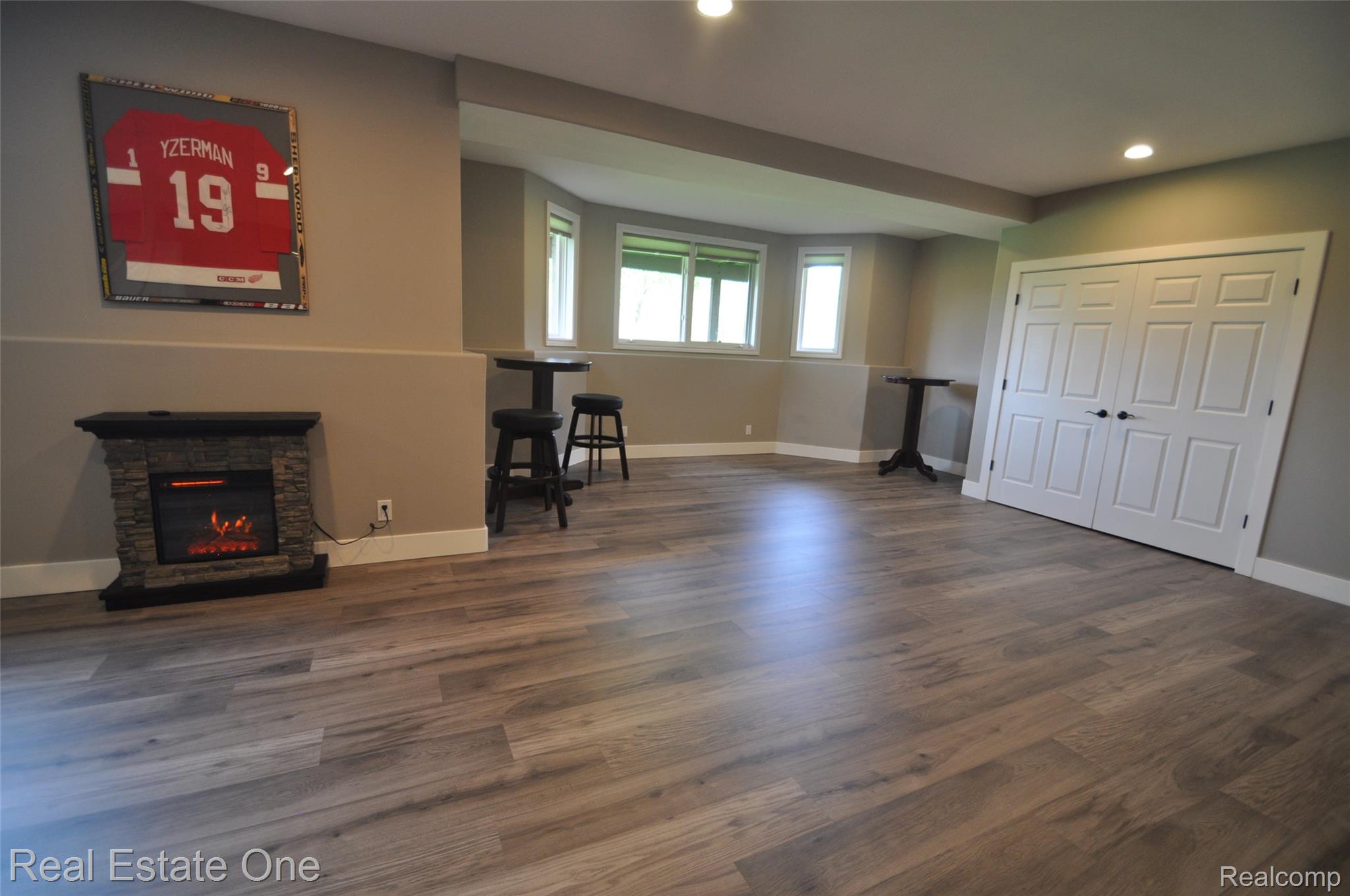 3648 W Tienken Road