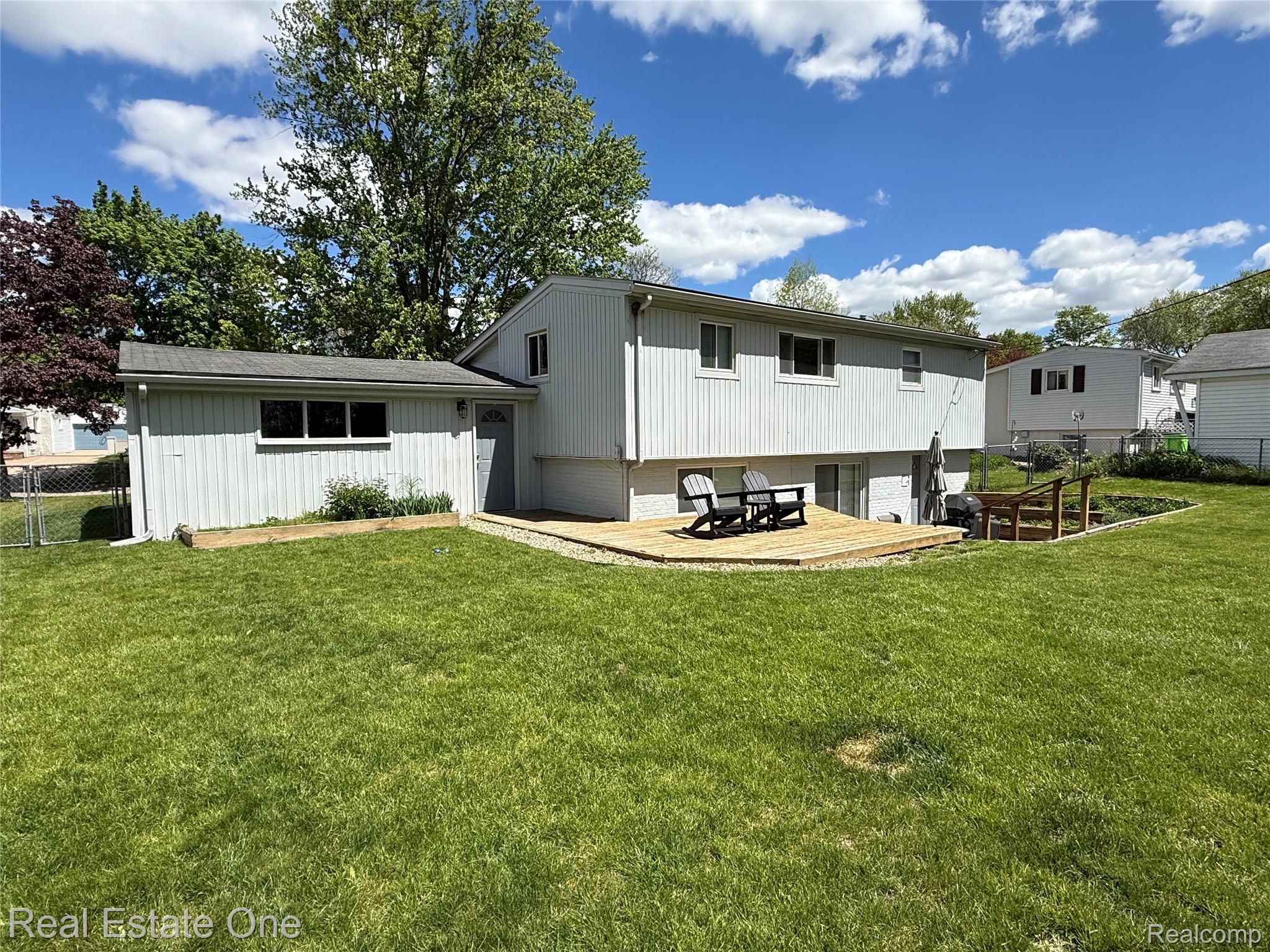 303 N Hill Circle