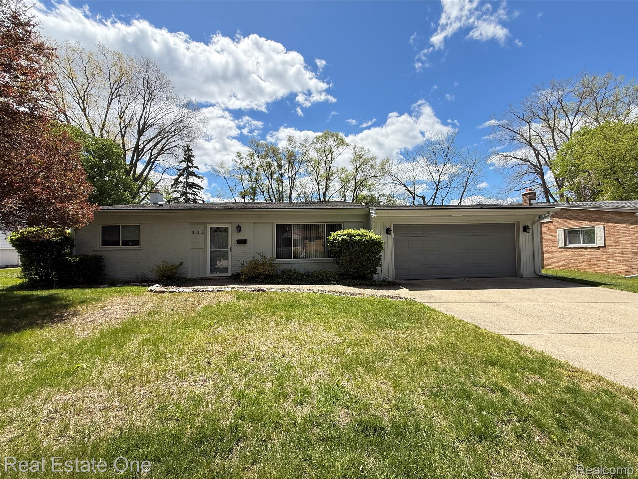 303 N Hill Circle