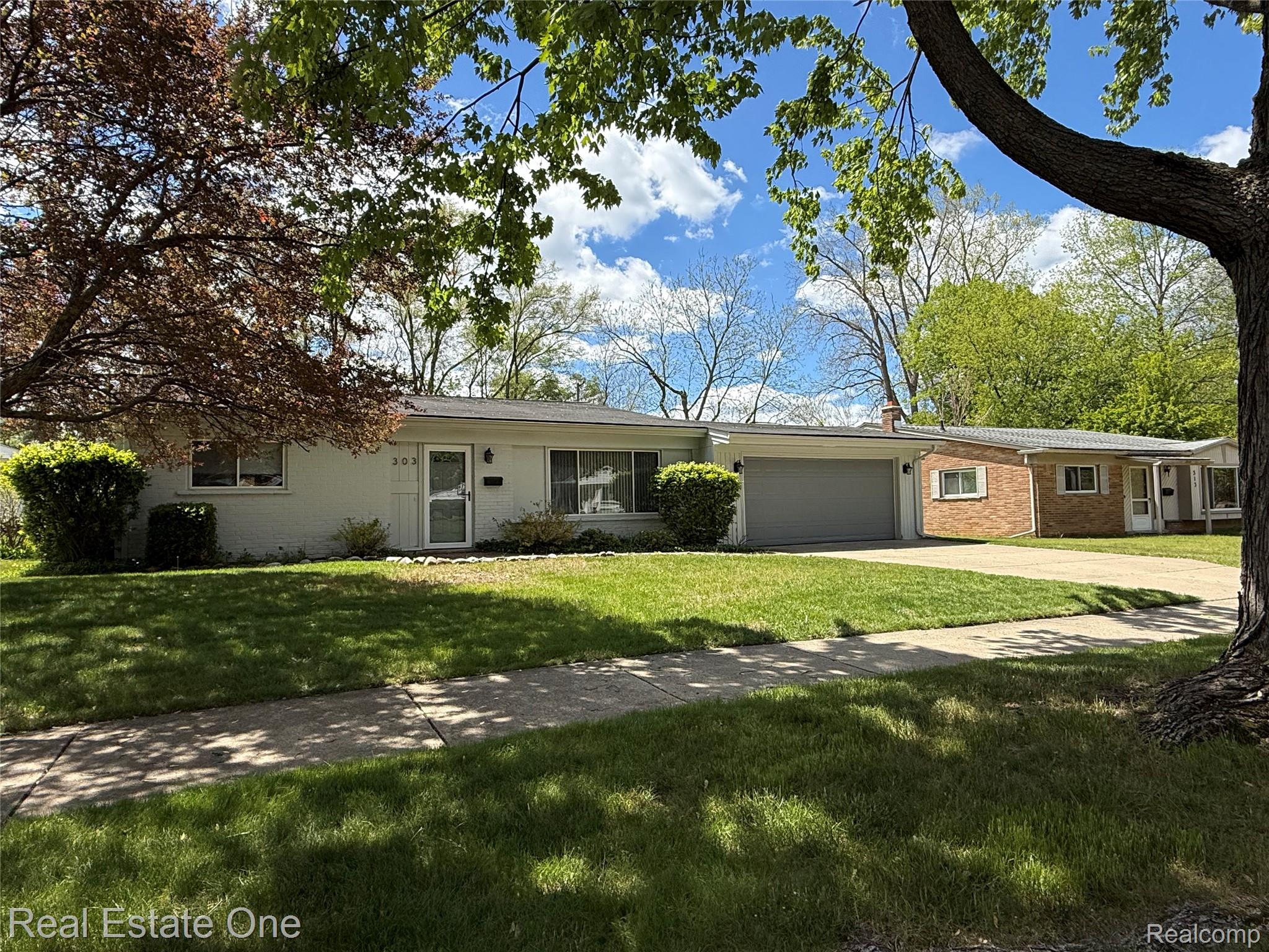 303 N Hill Circle