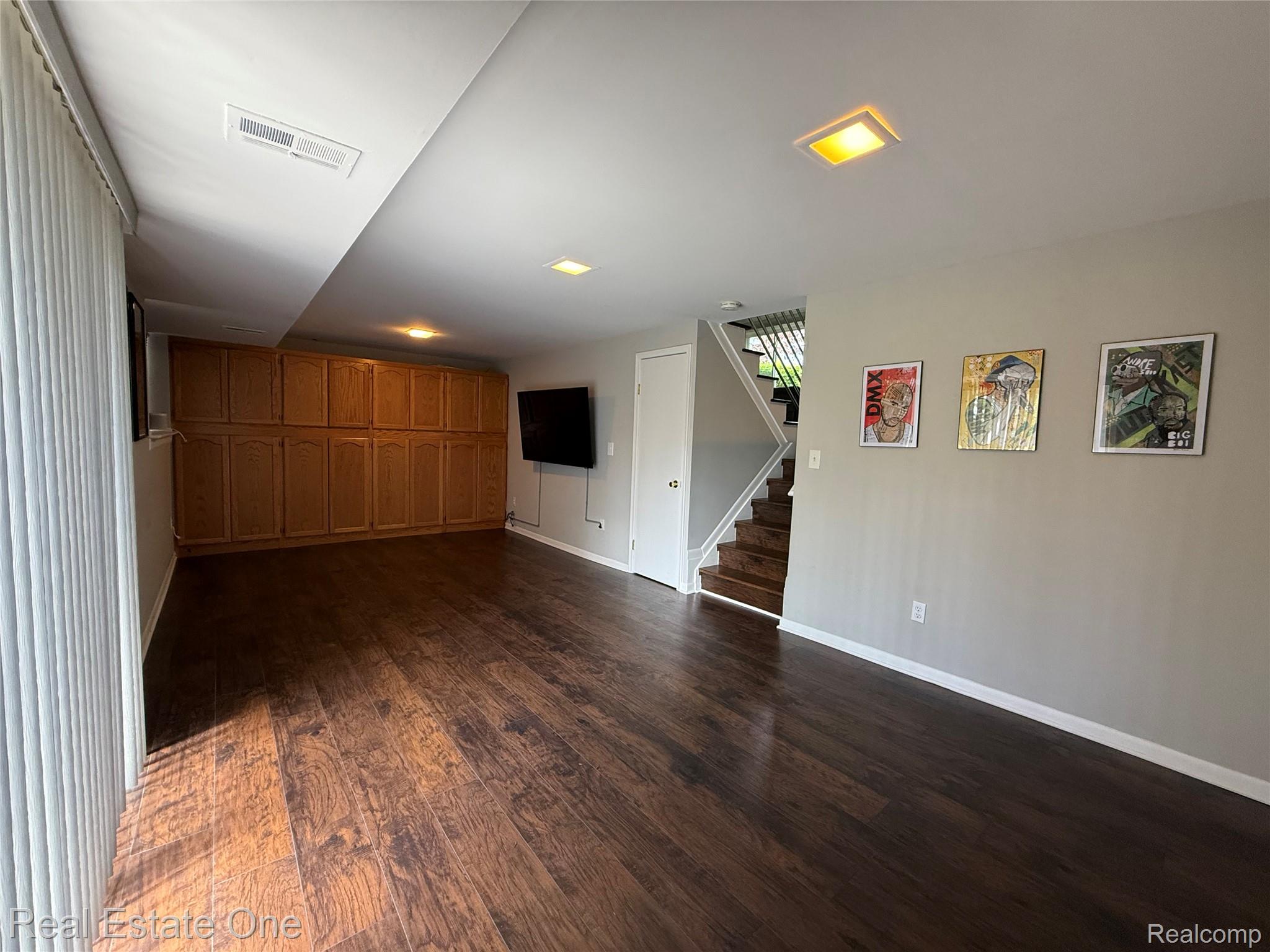 303 N Hill Circle