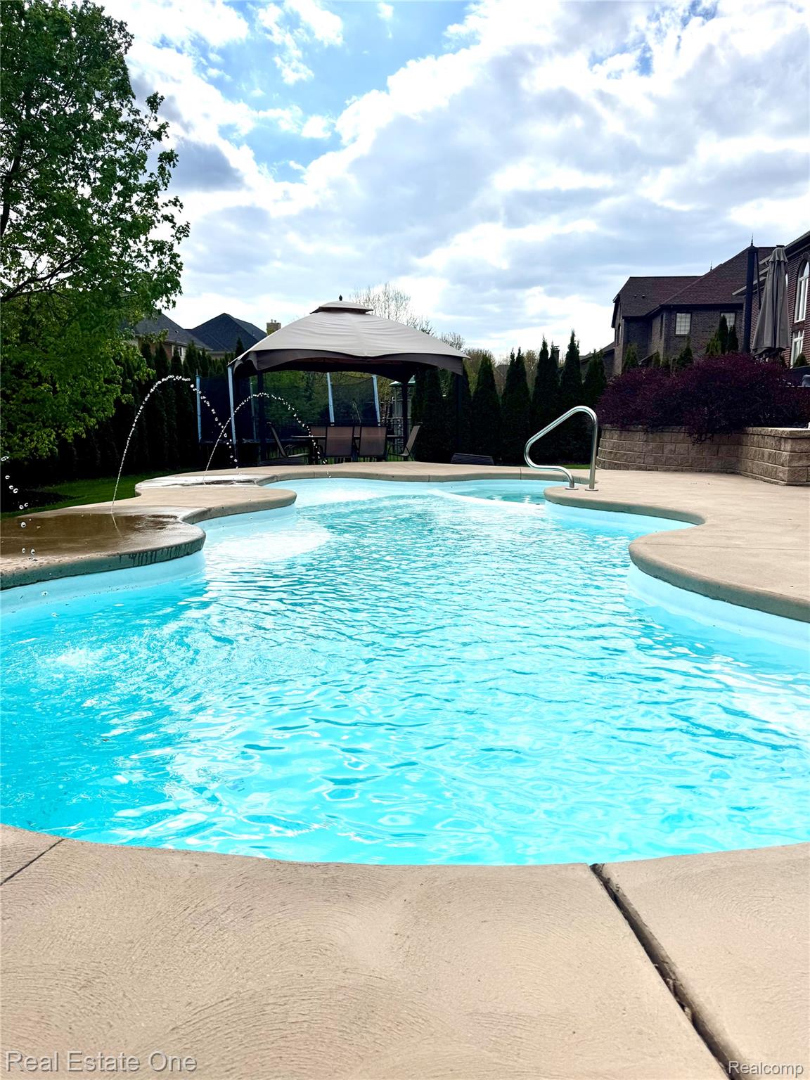 1520 Galena