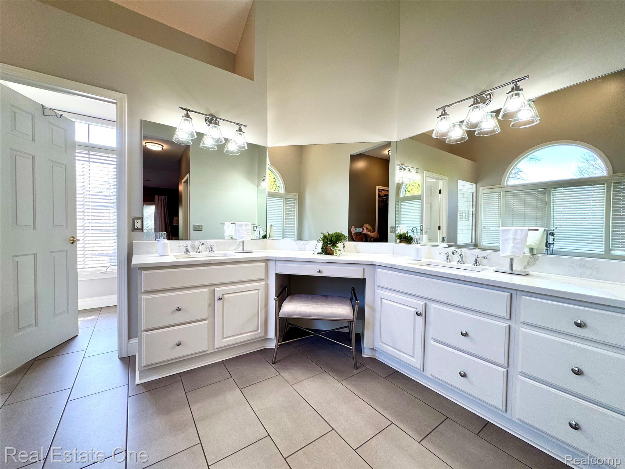 419 Roundview Drive