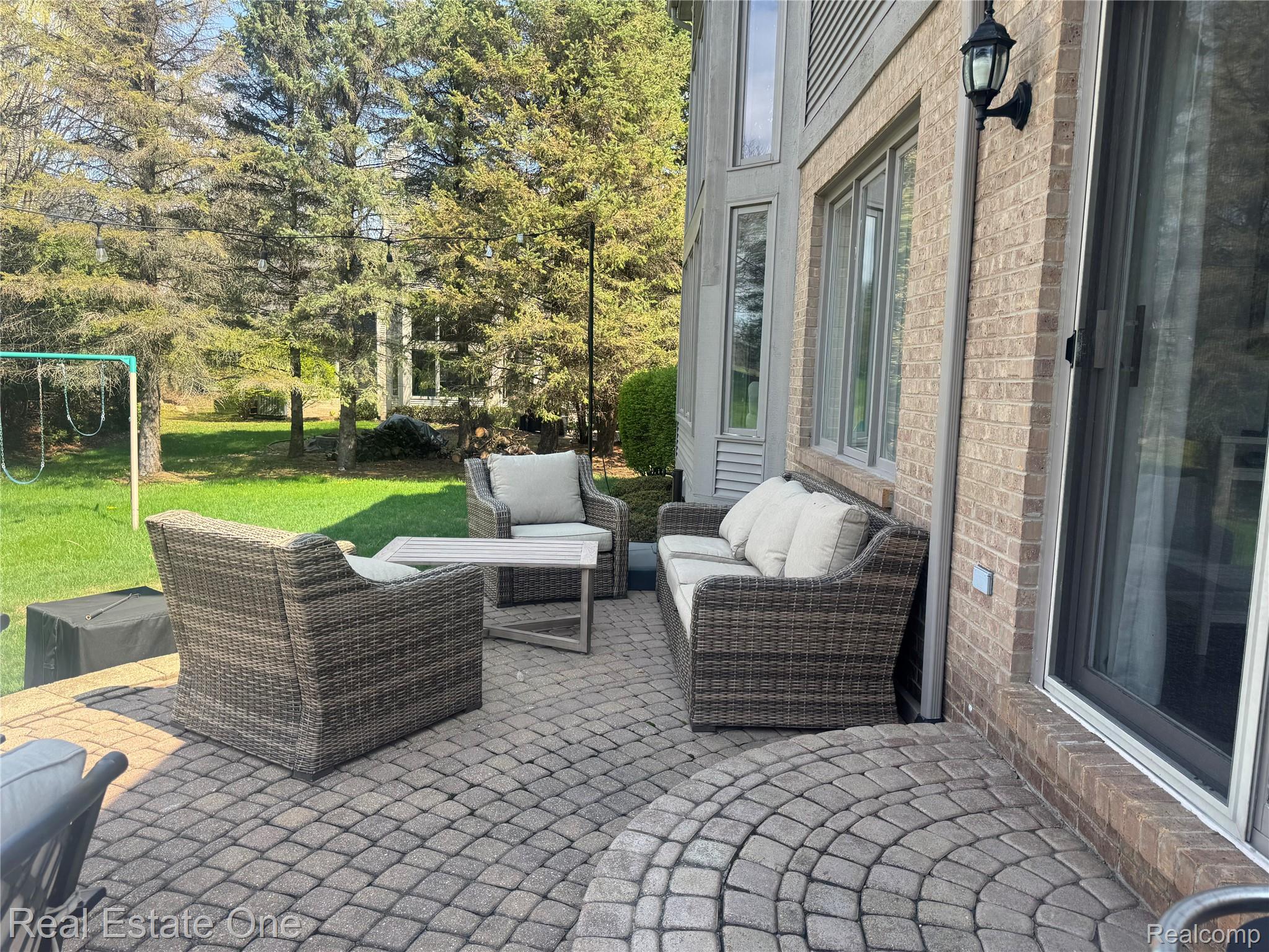 419 Roundview Drive