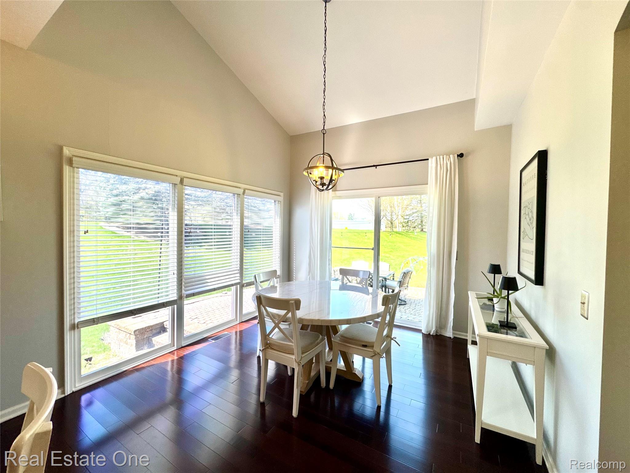 419 Roundview Drive