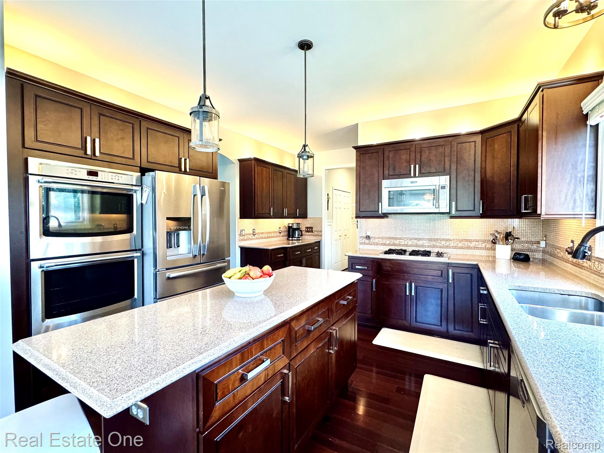 419 Roundview Drive