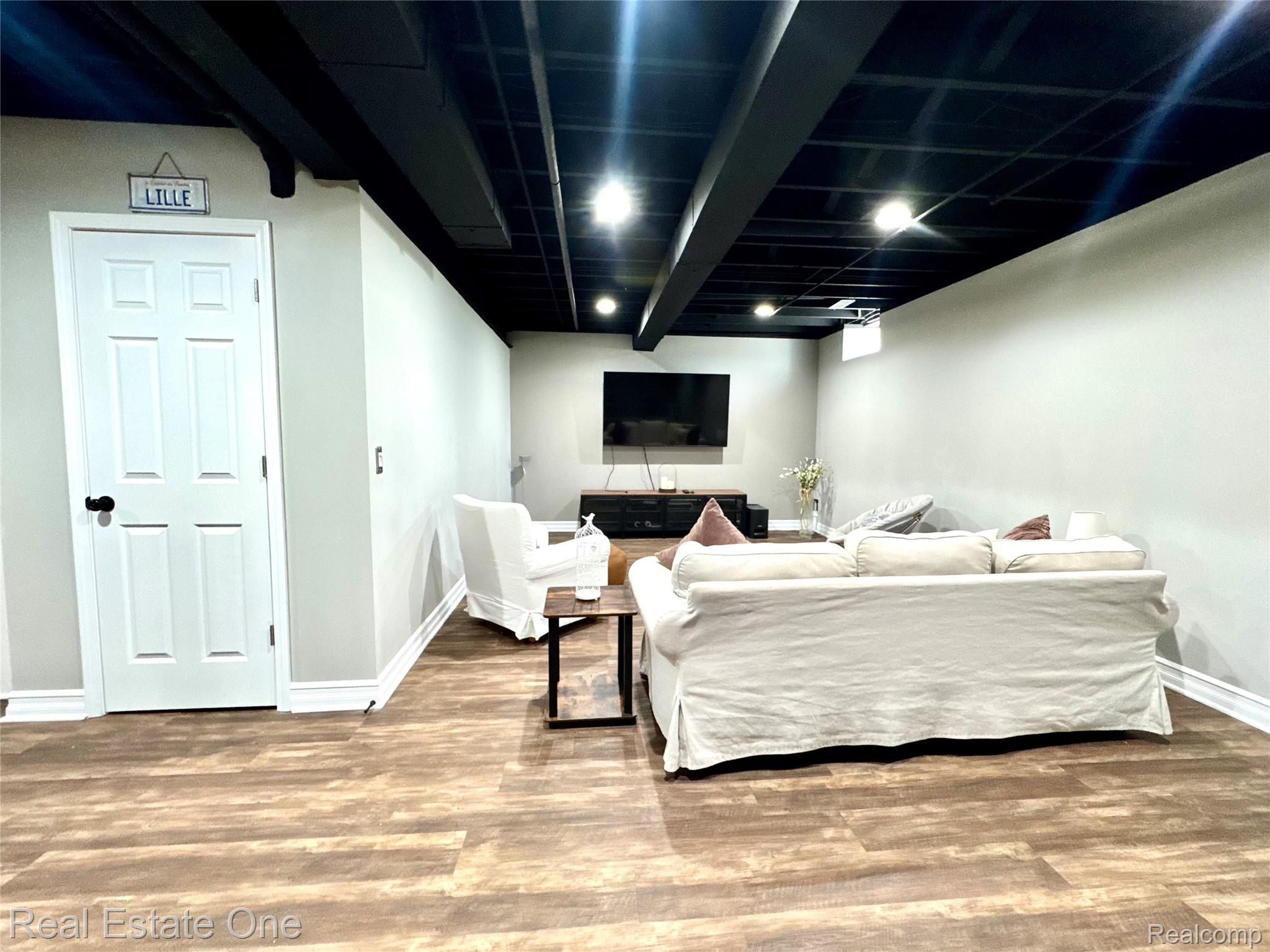 419 Roundview Drive