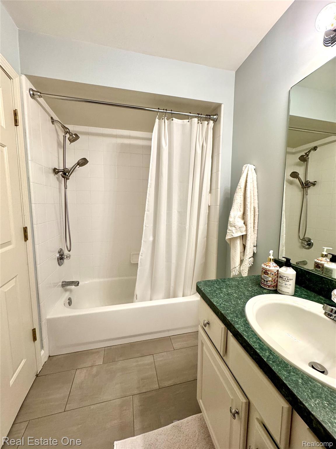 419 Roundview Drive