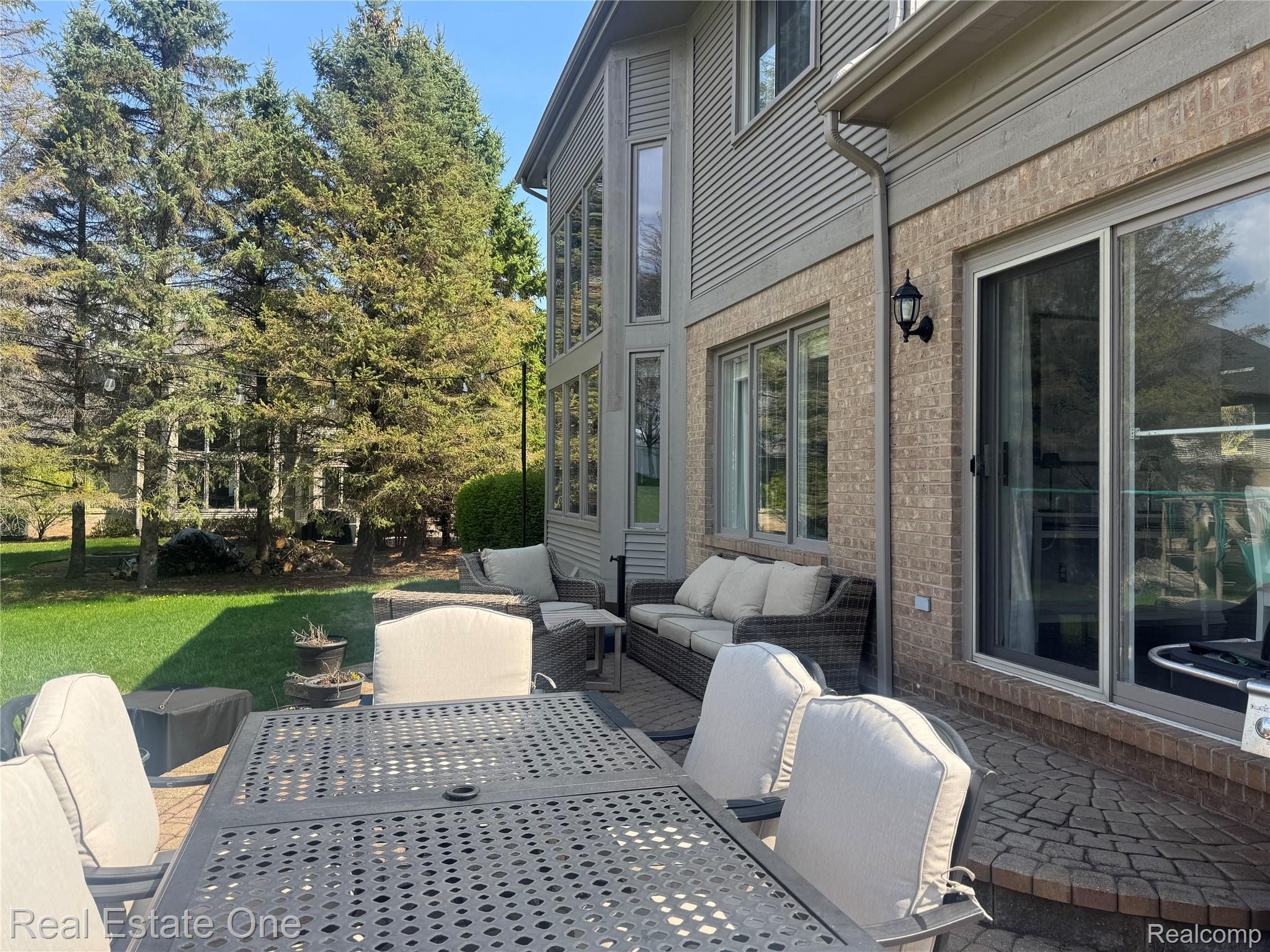 419 Roundview Drive