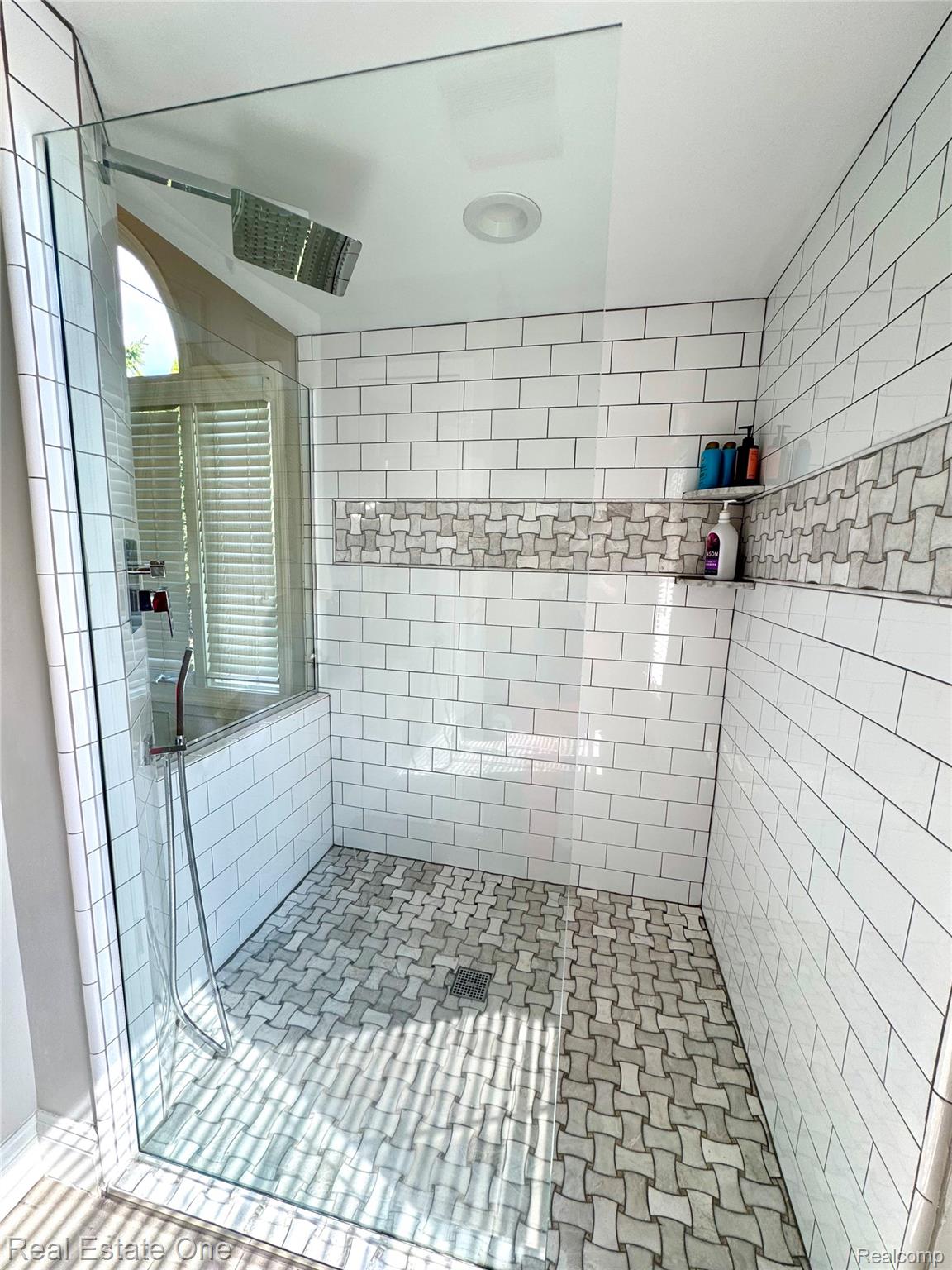 419 Roundview Drive