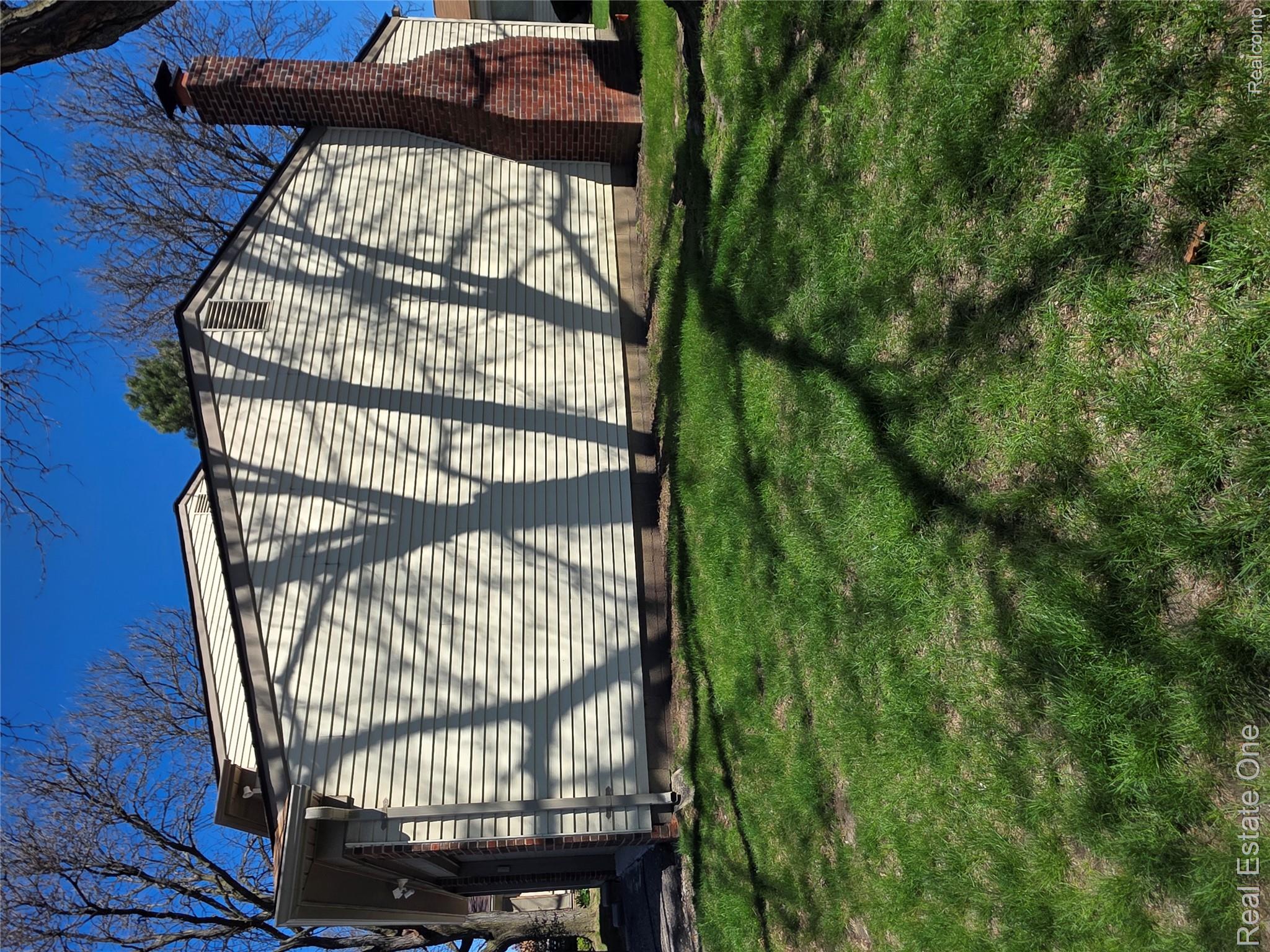 2898 Roundtree Drive