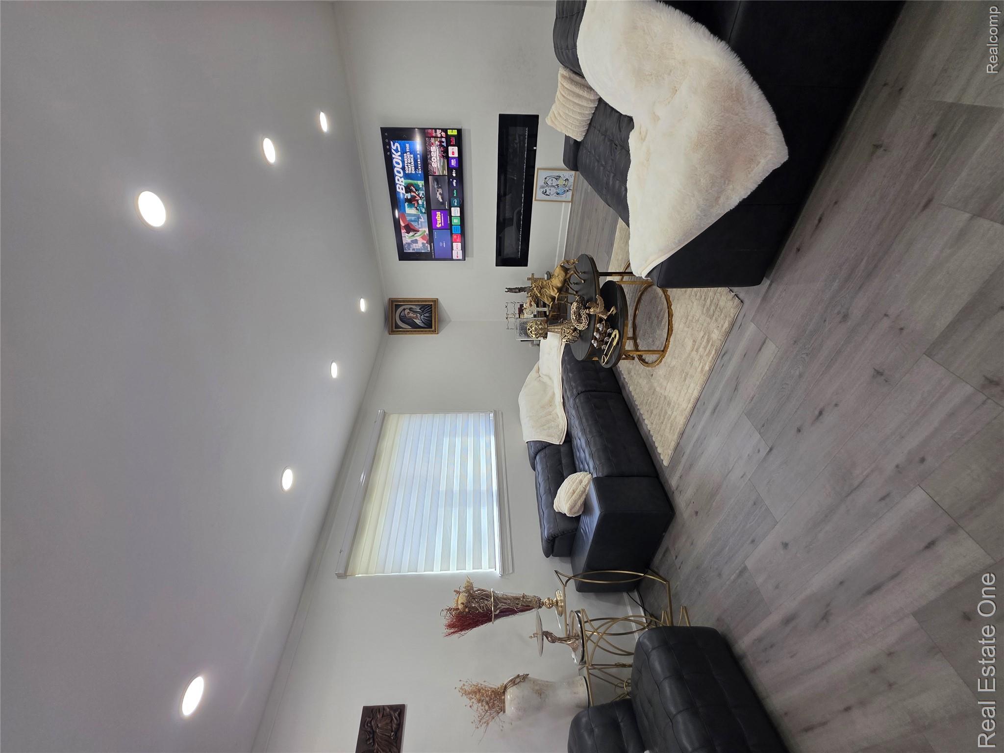 2898 Roundtree Drive