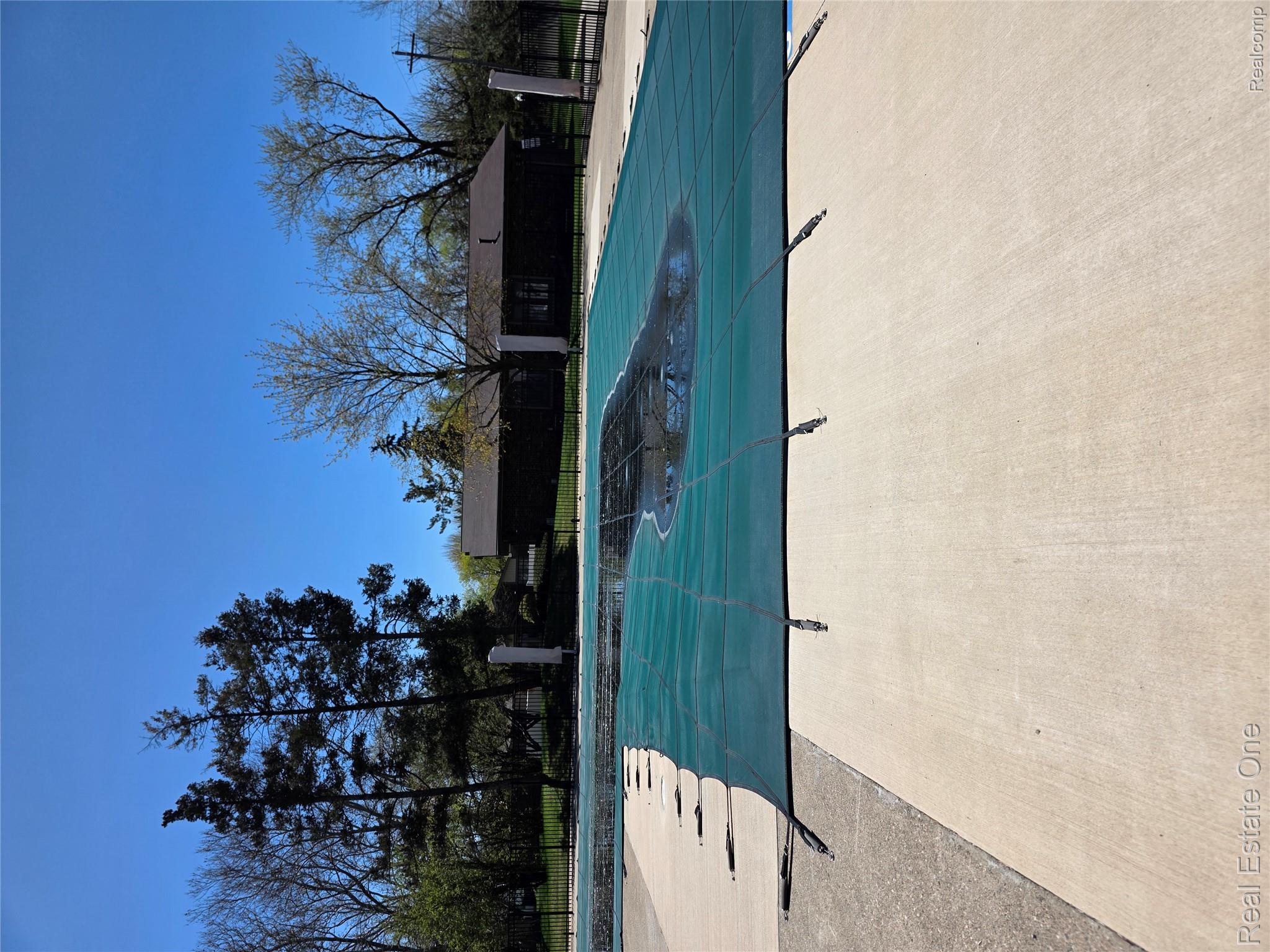 2898 Roundtree Drive