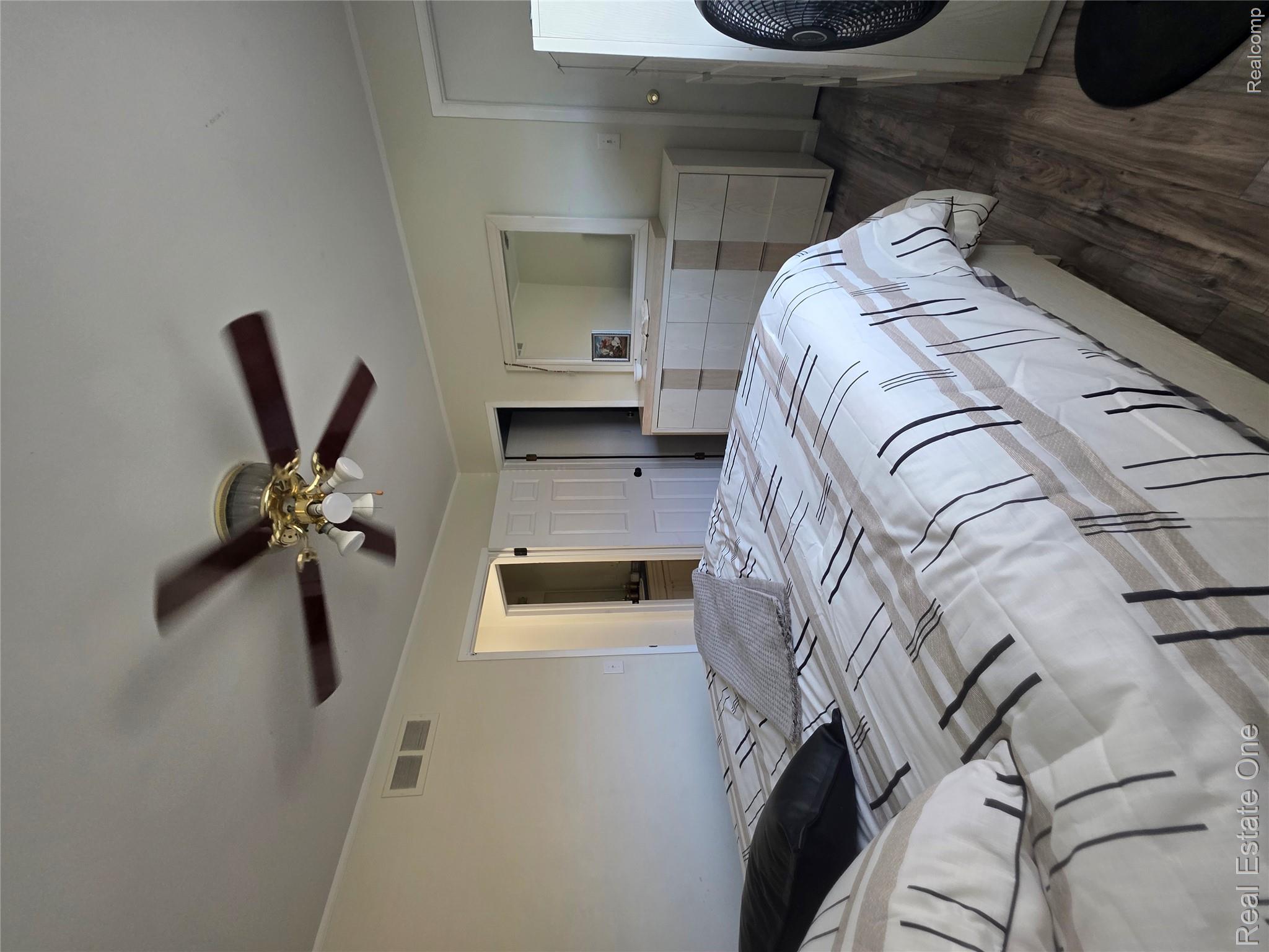 2898 Roundtree Drive