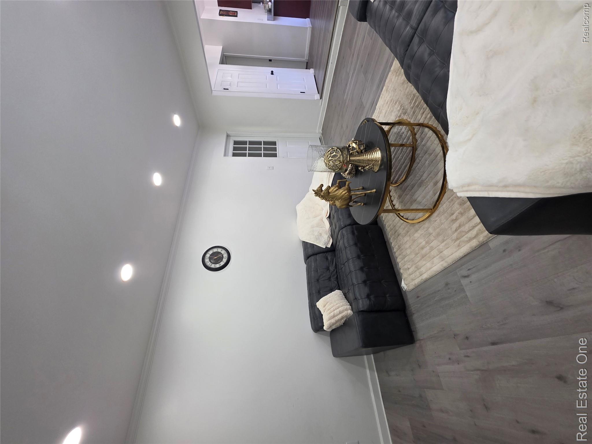 2898 Roundtree Drive
