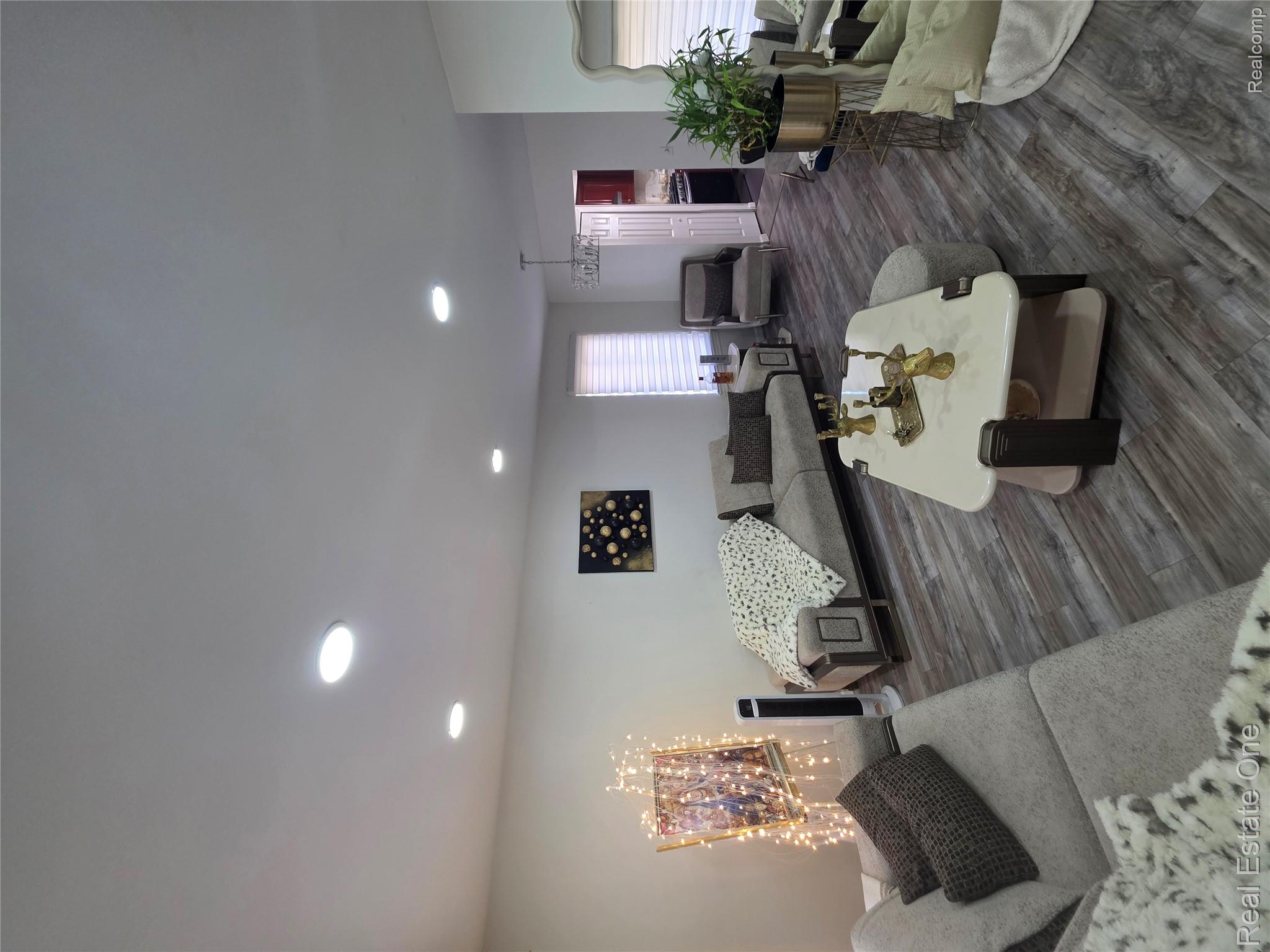 2898 Roundtree Drive
