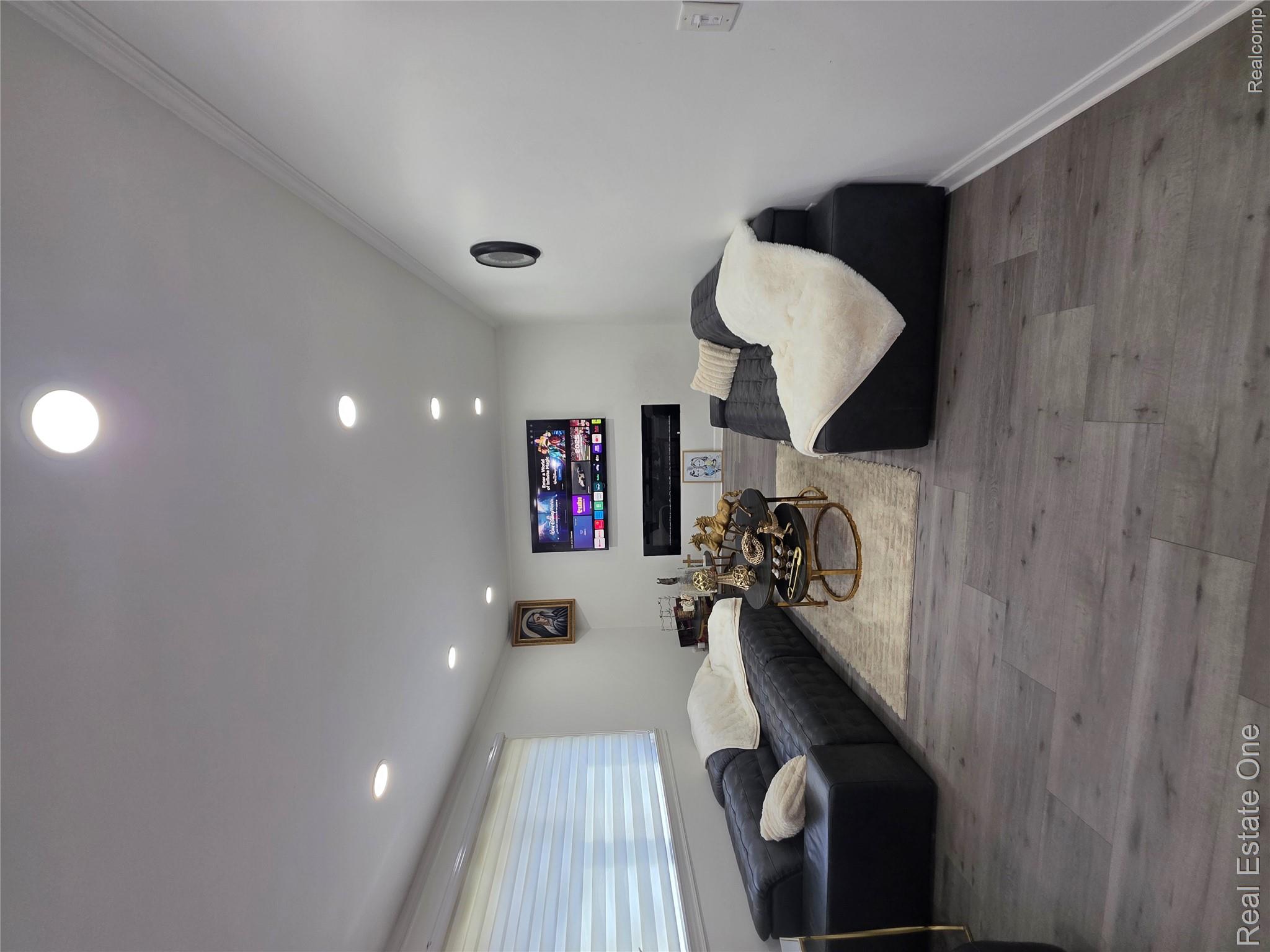 2898 Roundtree Drive