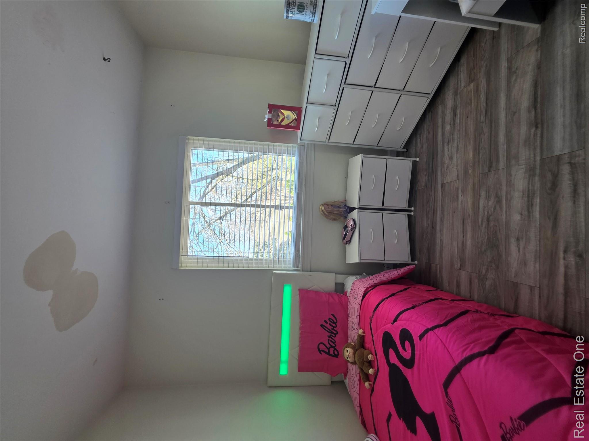 2898 Roundtree Drive