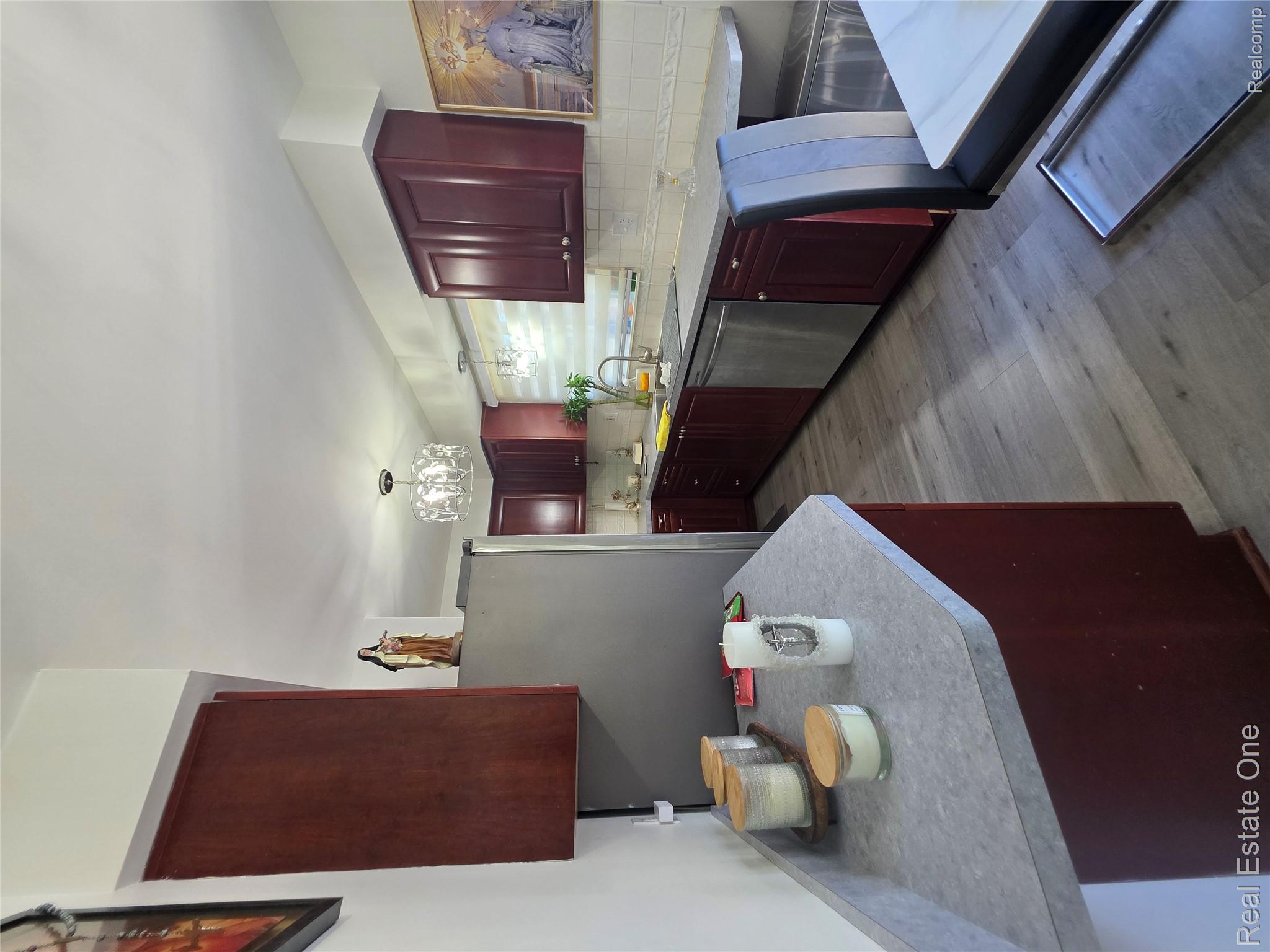 2898 Roundtree Drive