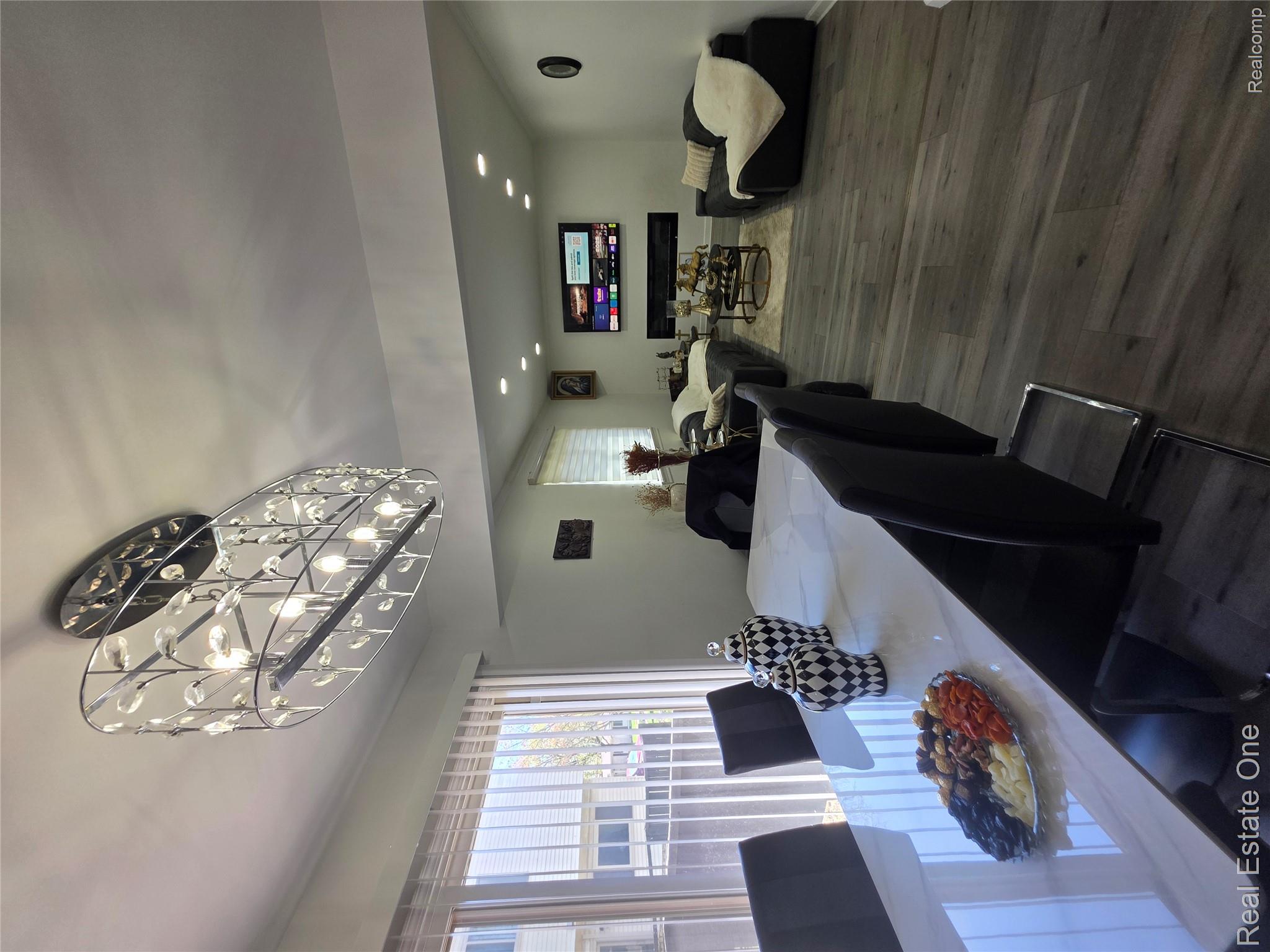 2898 Roundtree Drive