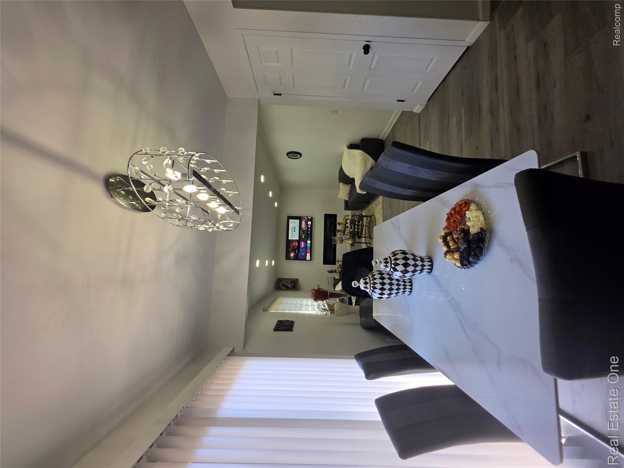 2898 Roundtree Drive
