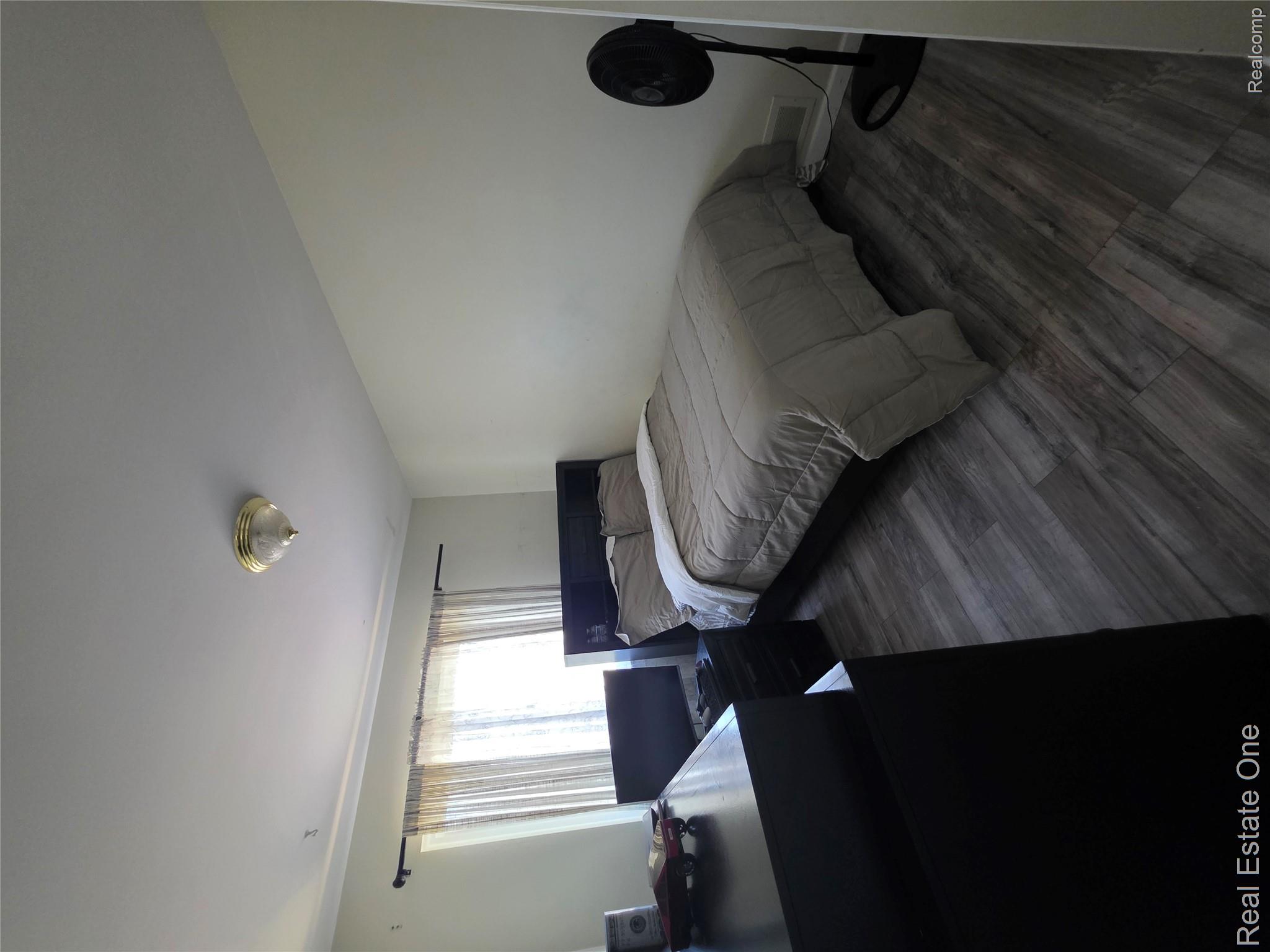 2898 Roundtree Drive