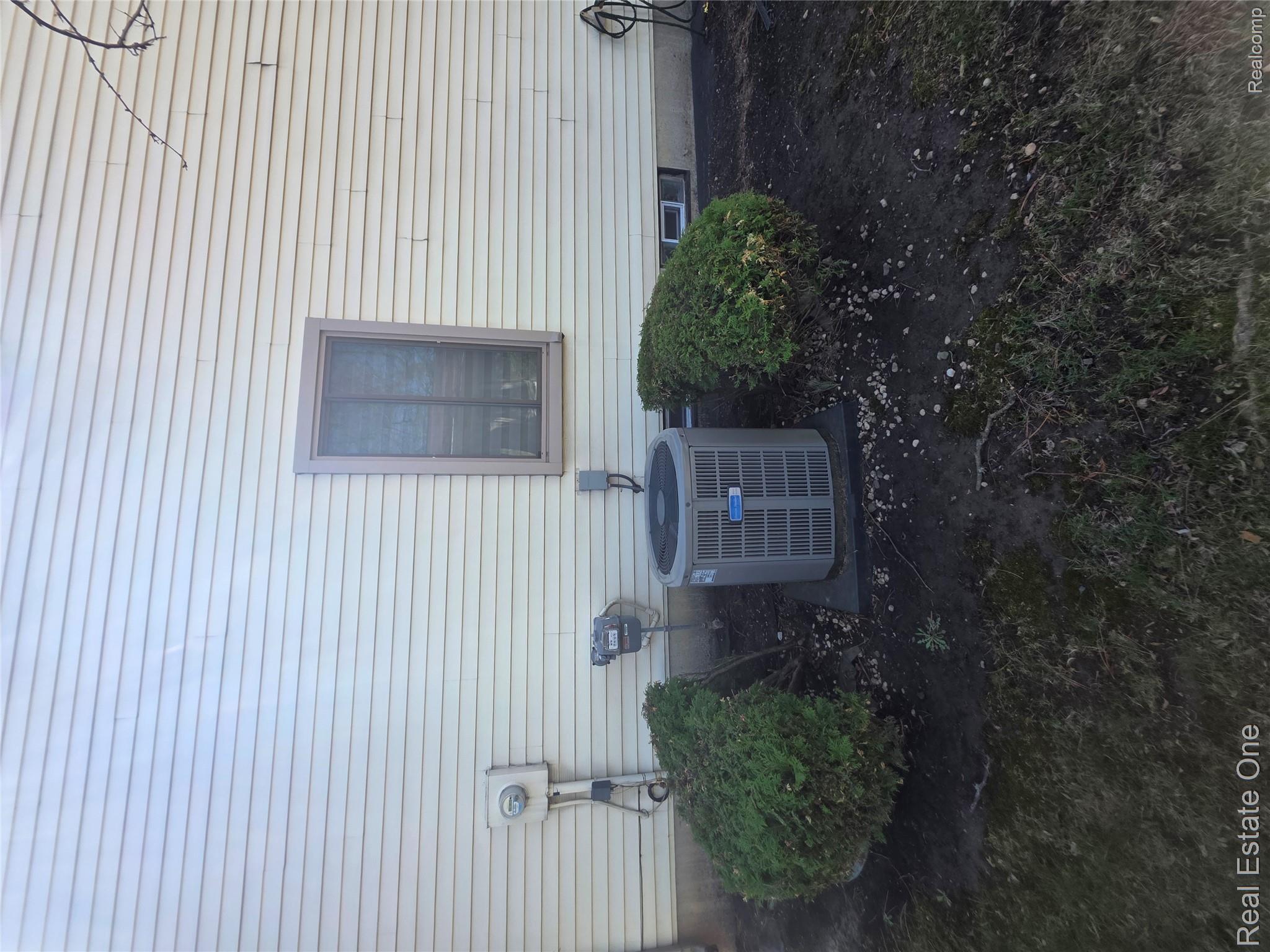 2898 Roundtree Drive
