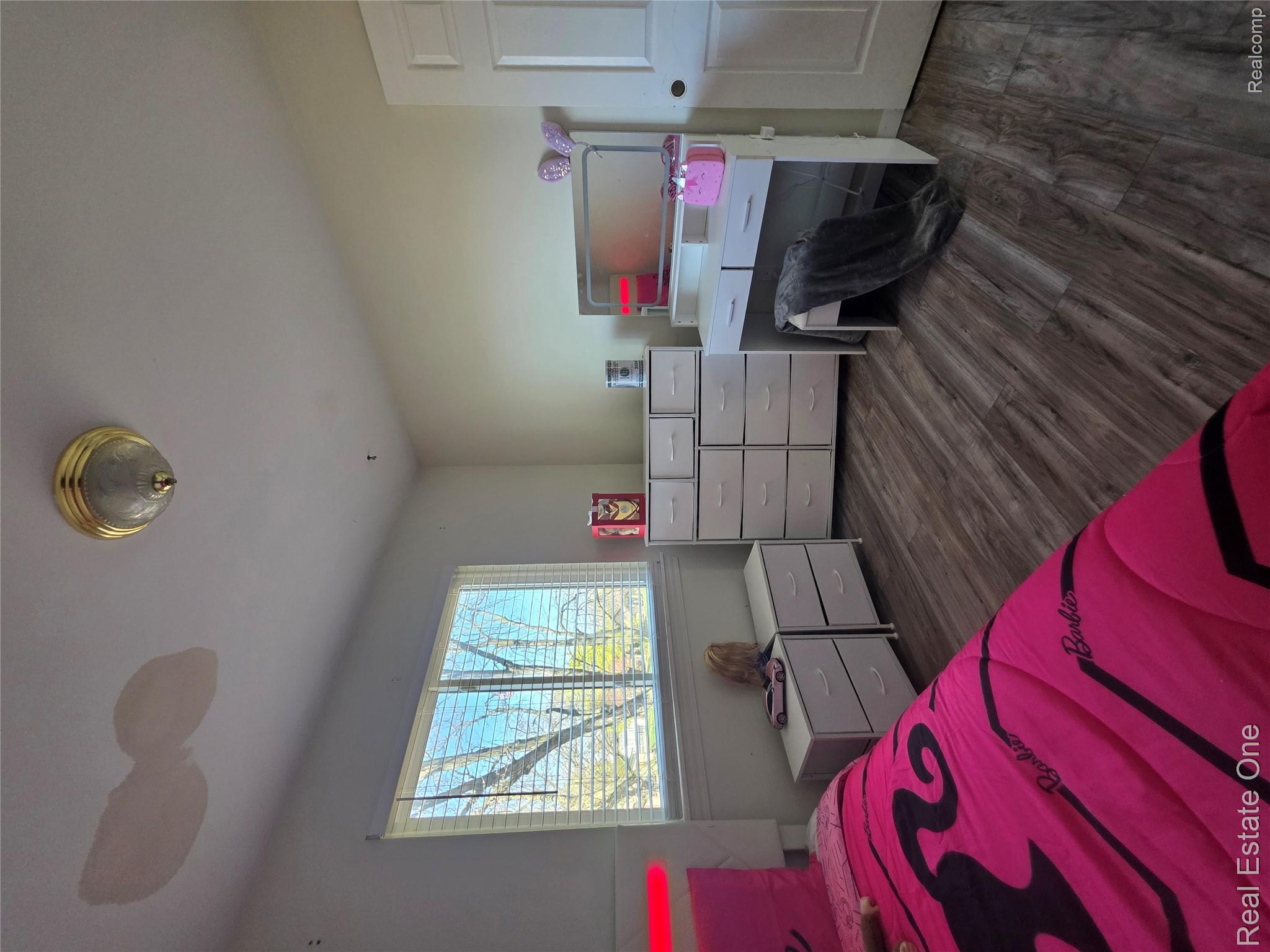 2898 Roundtree Drive