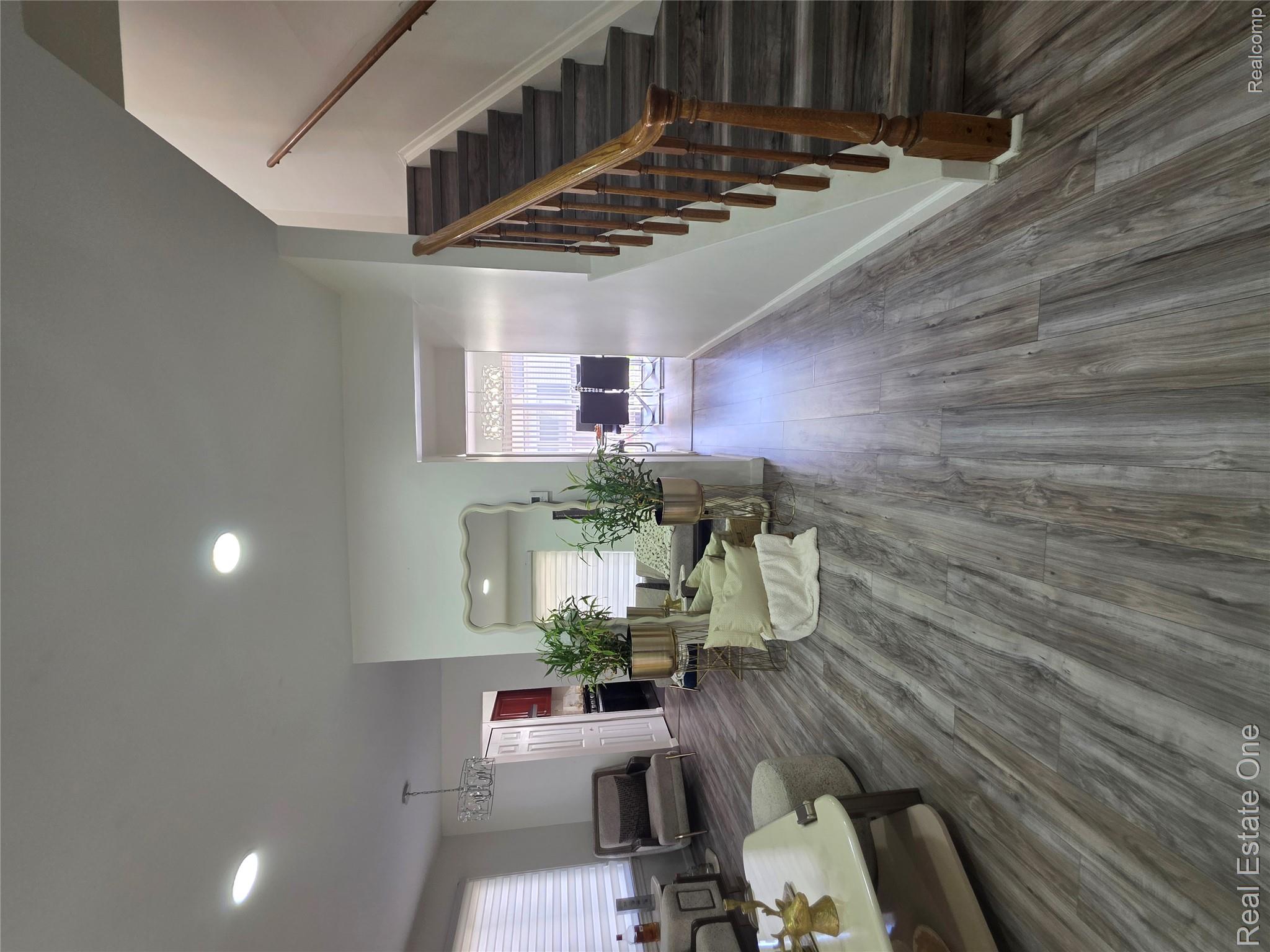 2898 Roundtree Drive