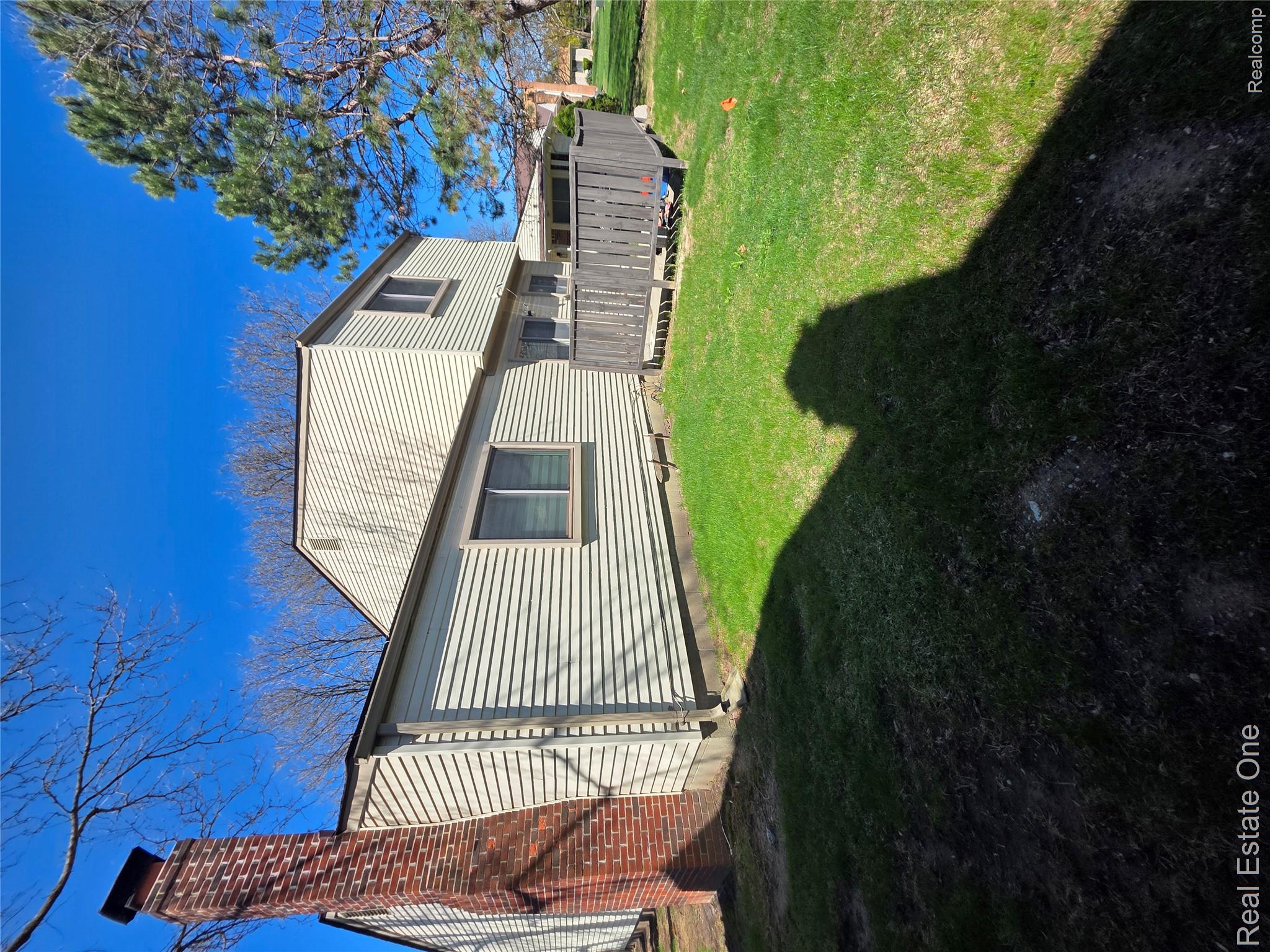 2898 Roundtree Drive